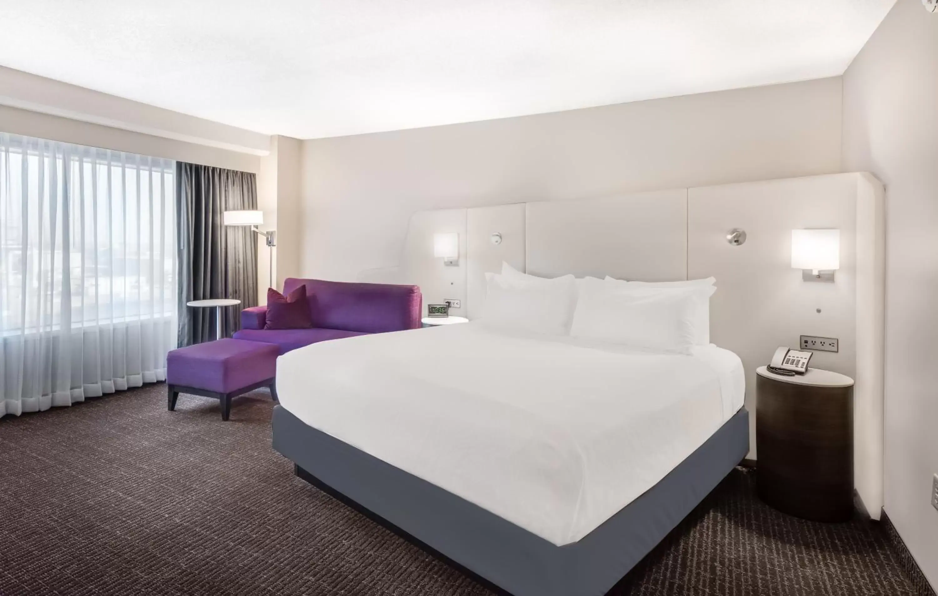 Photo of the whole room, Bed in Crowne Plaza Cleveland at Playhouse Square, an IHG Hotel