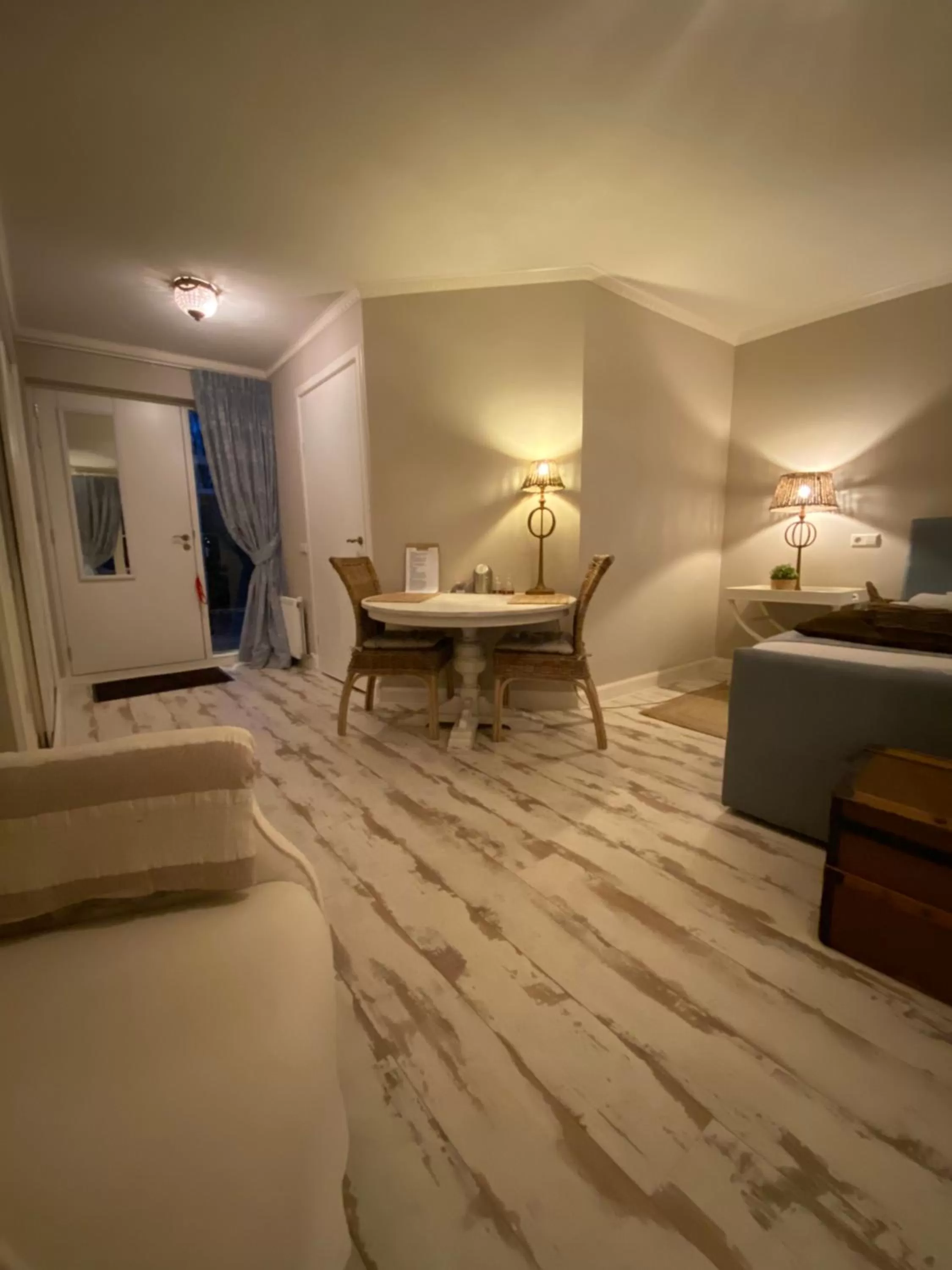 Bed in De Vijverkamer-----privé diner op de kamer mogelijk!!