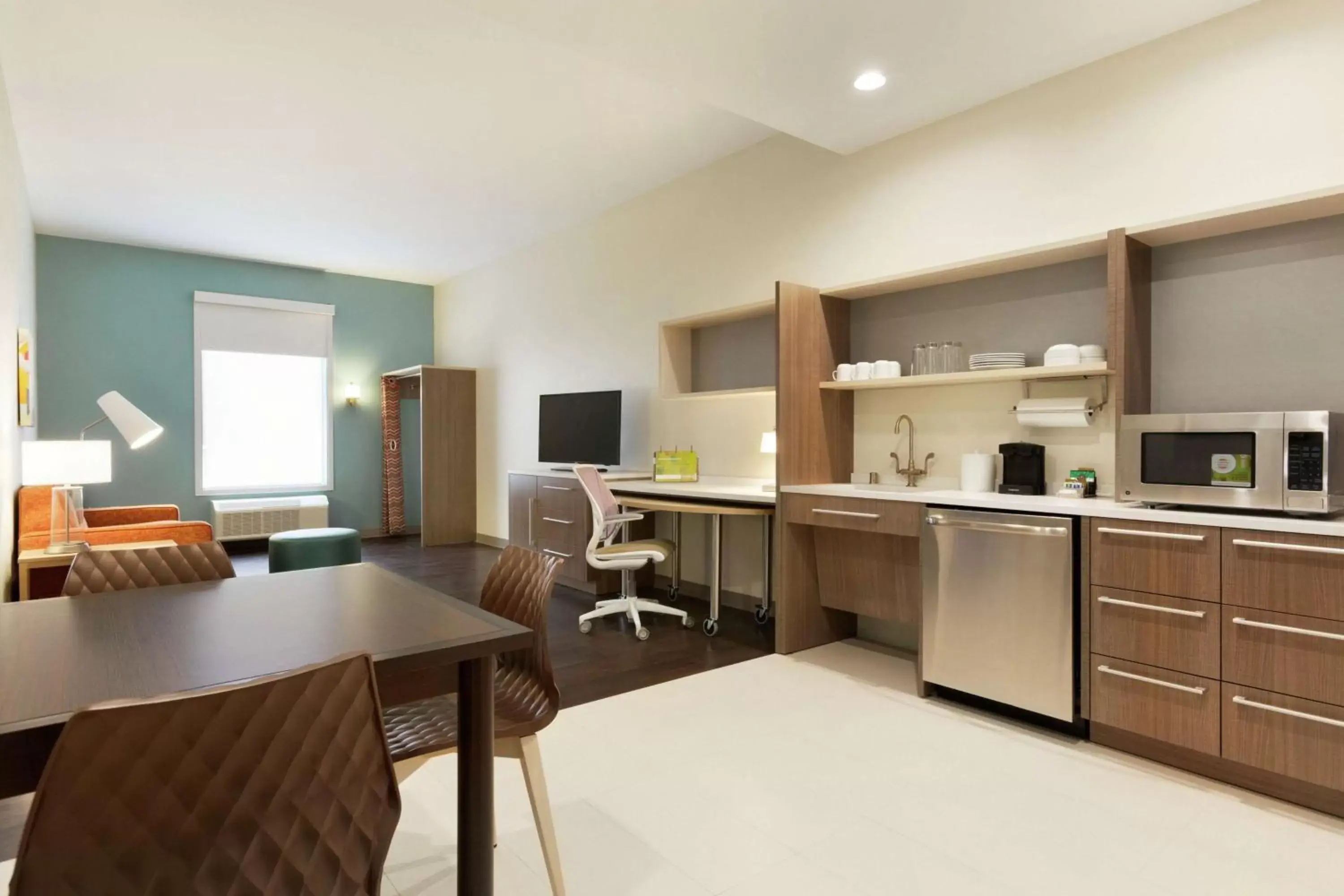 Bedroom, Kitchen/Kitchenette in Home2 Suites By Hilton Florence Cincinnati Airport South