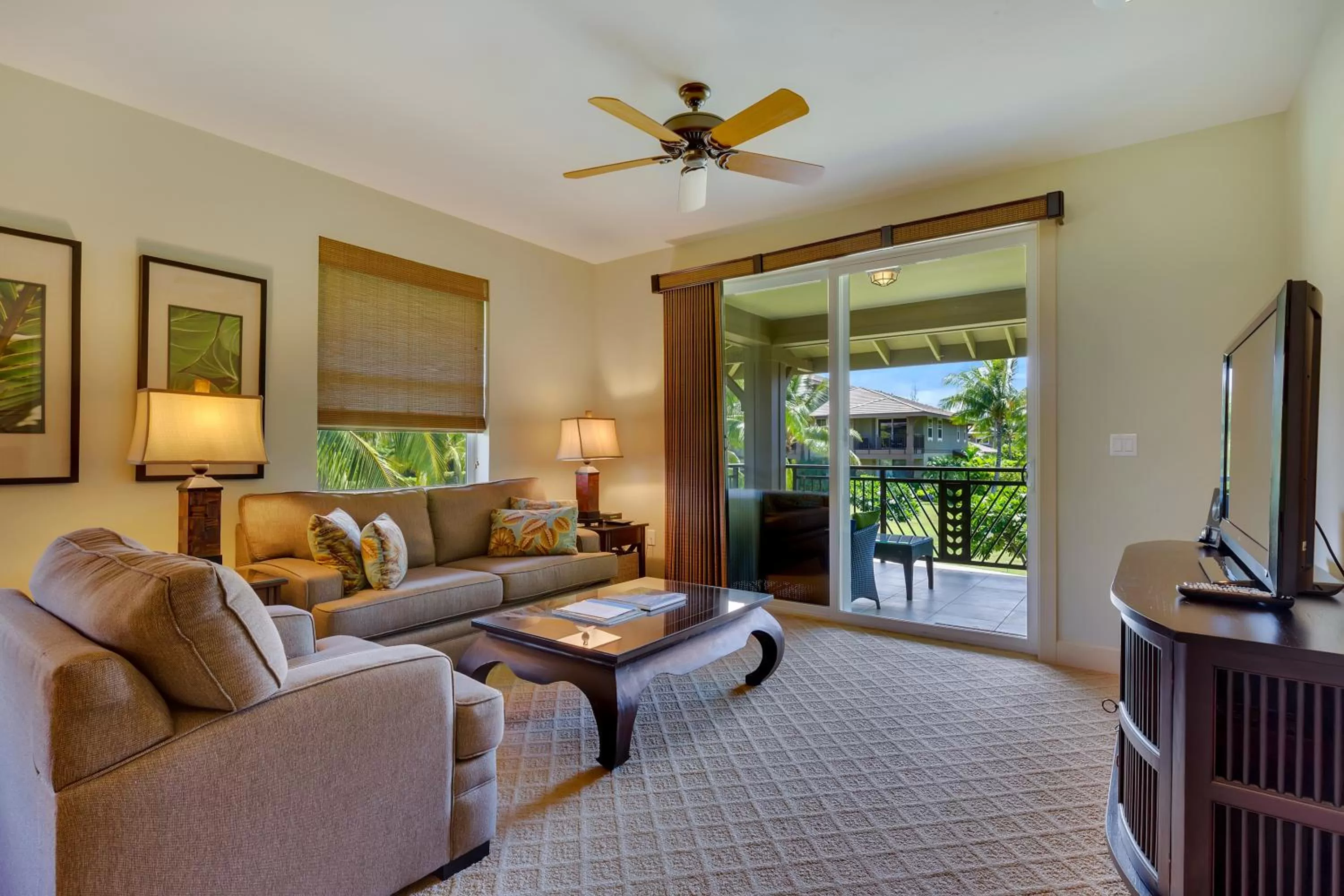 Living room in Castle Hali'i Kai at Waikoloa