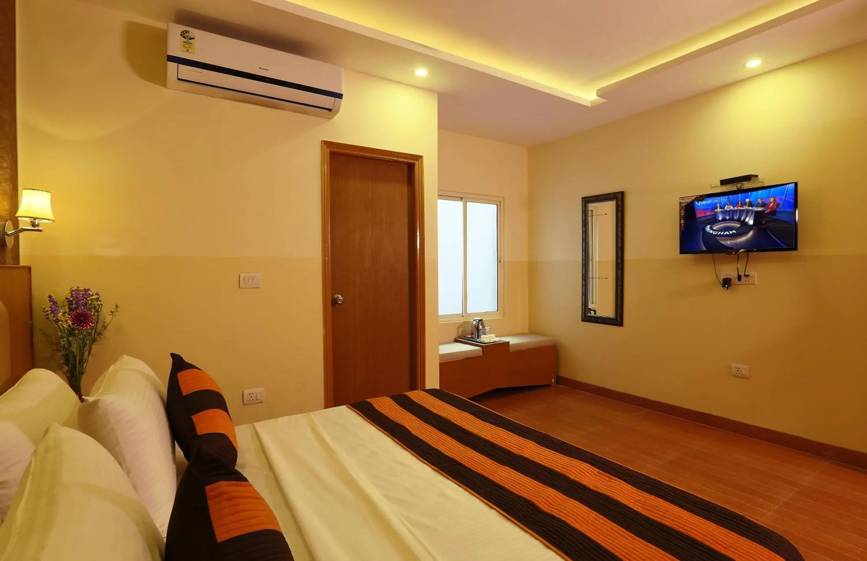 Bedroom, TV/Entertainment Center in Hotel Aeroporto