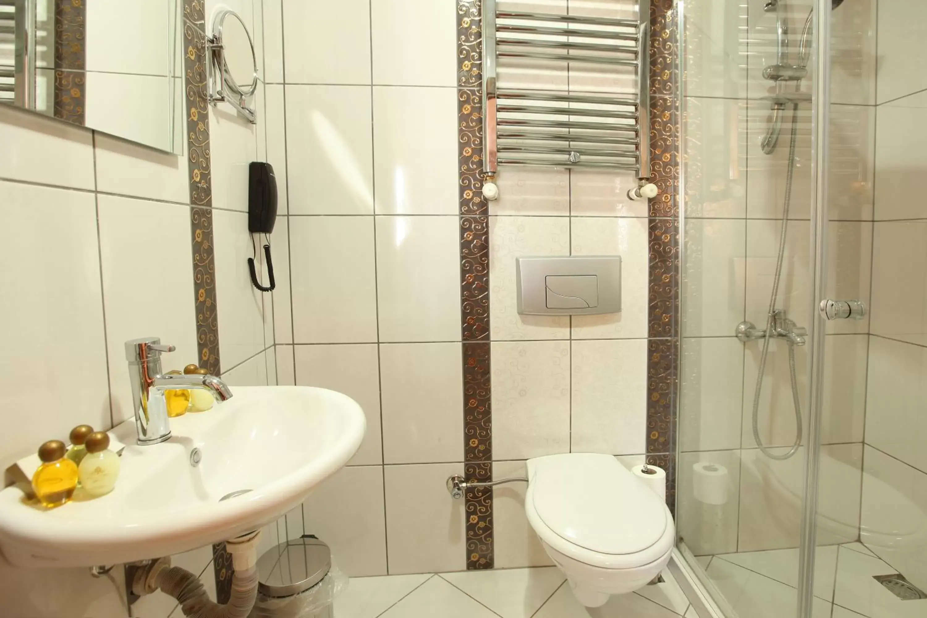 Bathroom in Sirkeci Park Hotel
