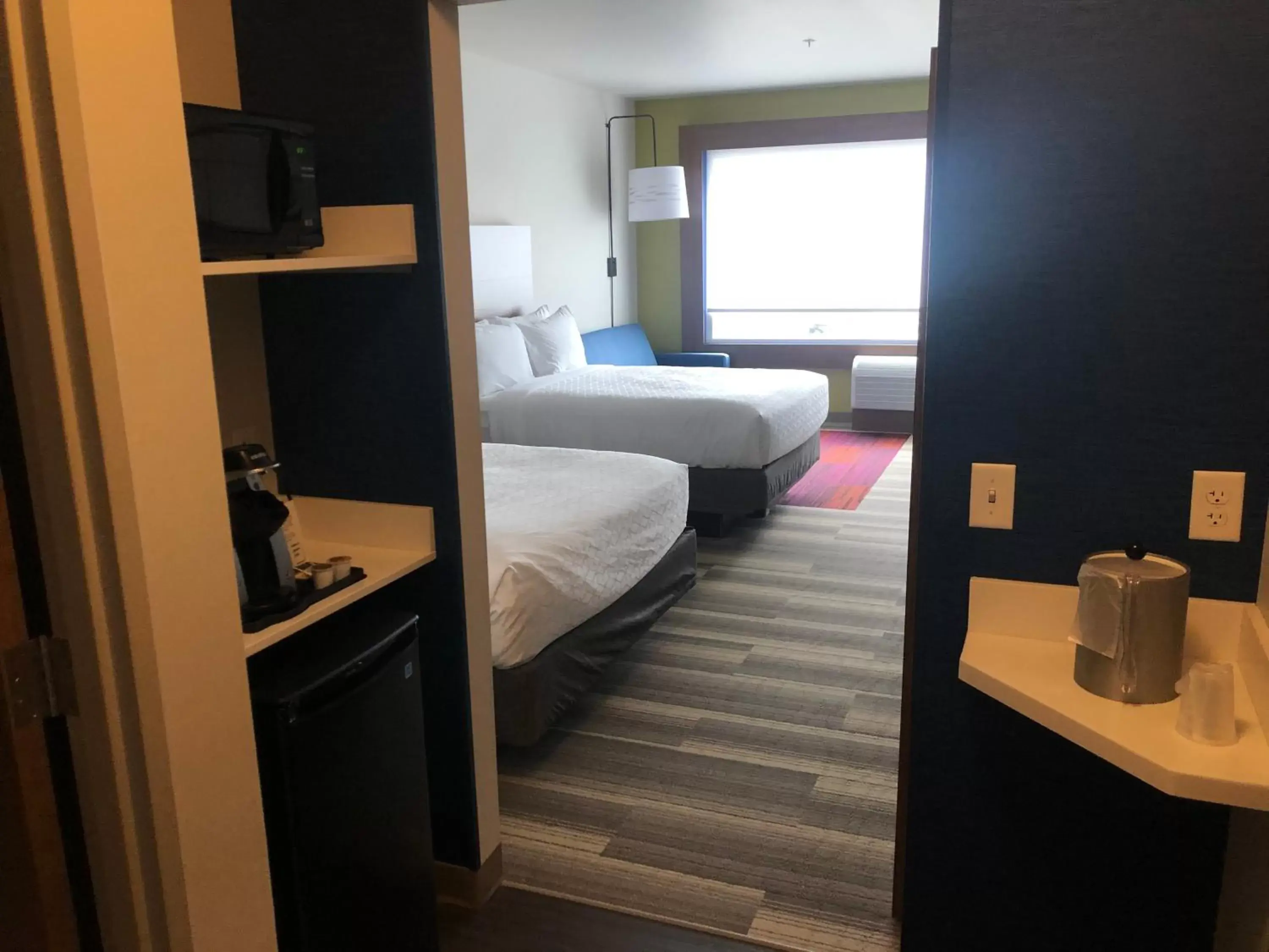 Photo of the whole room, Bed in Holiday Inn Express & Suites - Madison West - Middleton, an IHG Hotel