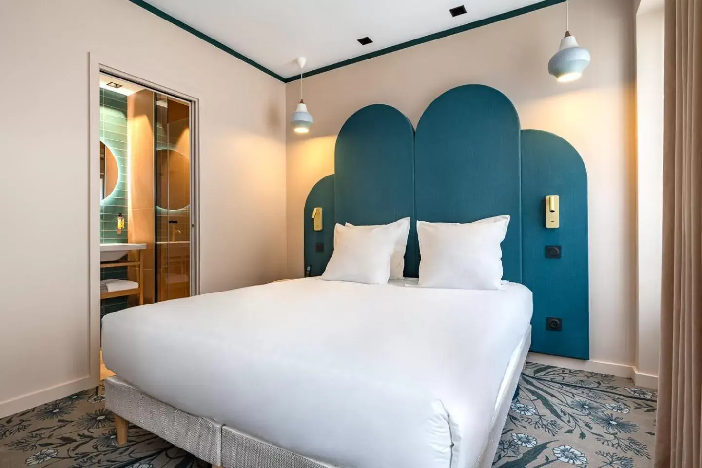 Bed in O.Lysée Hotel