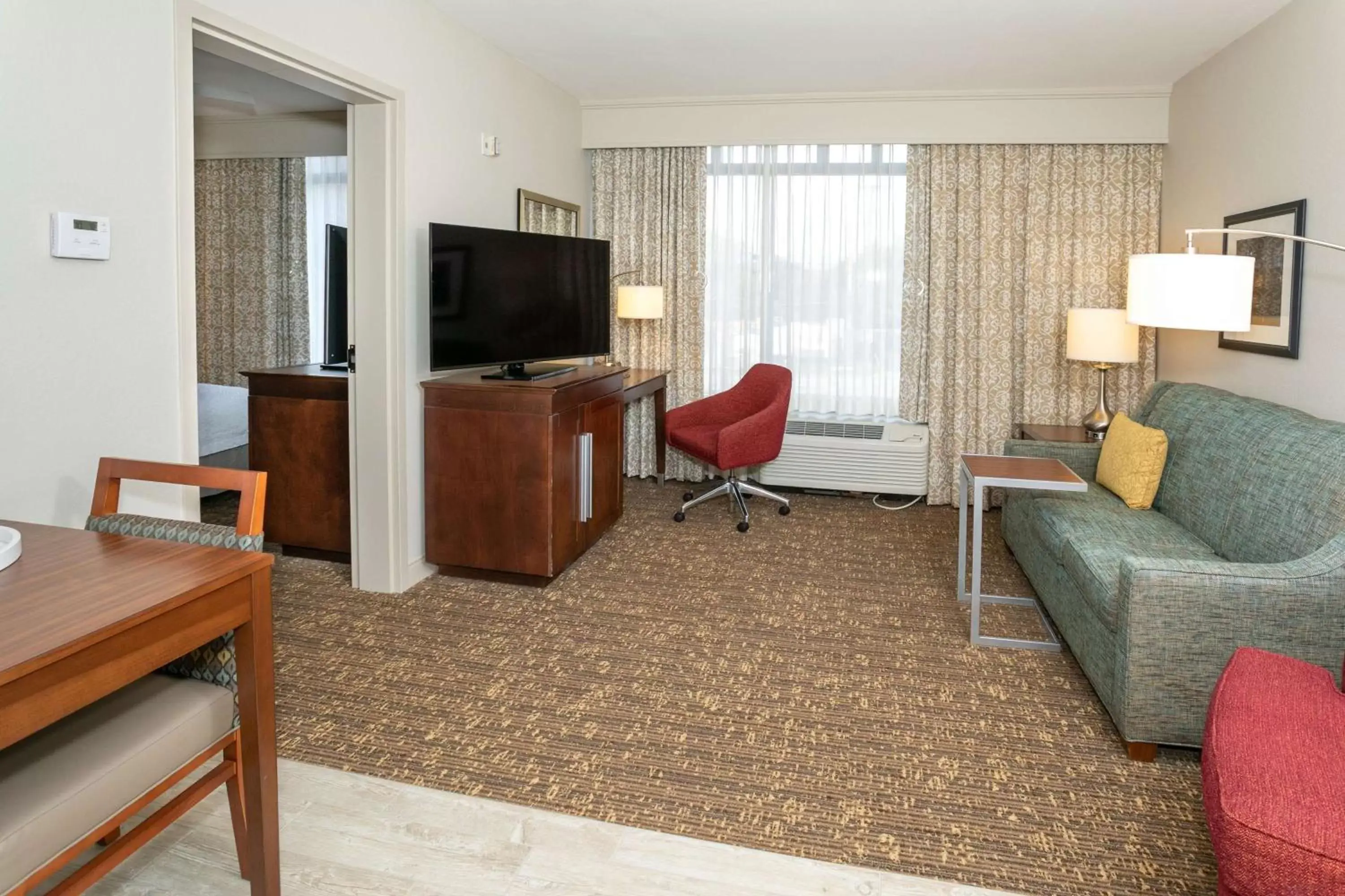 Bedroom, Seating Area in Hampton Inn & Suites Nashville-Green Hills