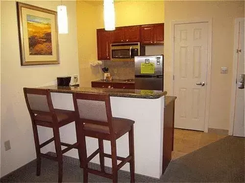 Kitchen or kitchenette, Kitchen/Kitchenette in Staybridge Suites Lafayette-Airport, an IHG Hotel