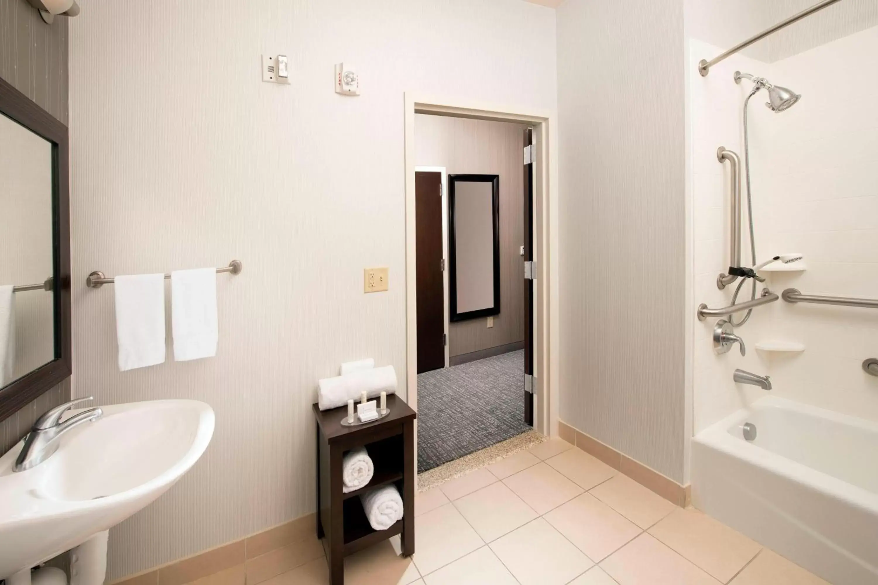 Bathroom in Courtyard by Marriott Tyler