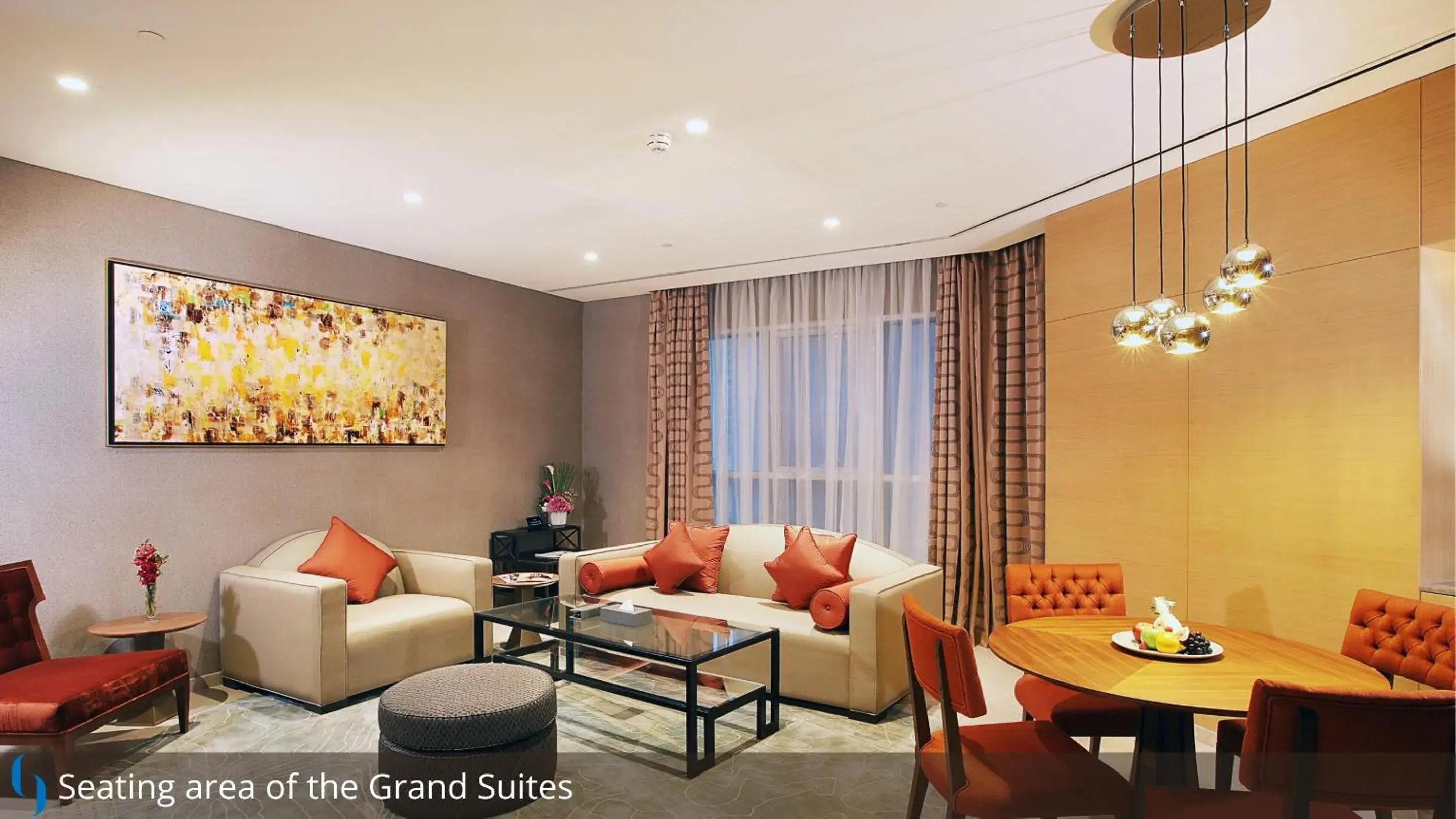 Living room, Seating Area in Grand Cosmopolitan Hotel
