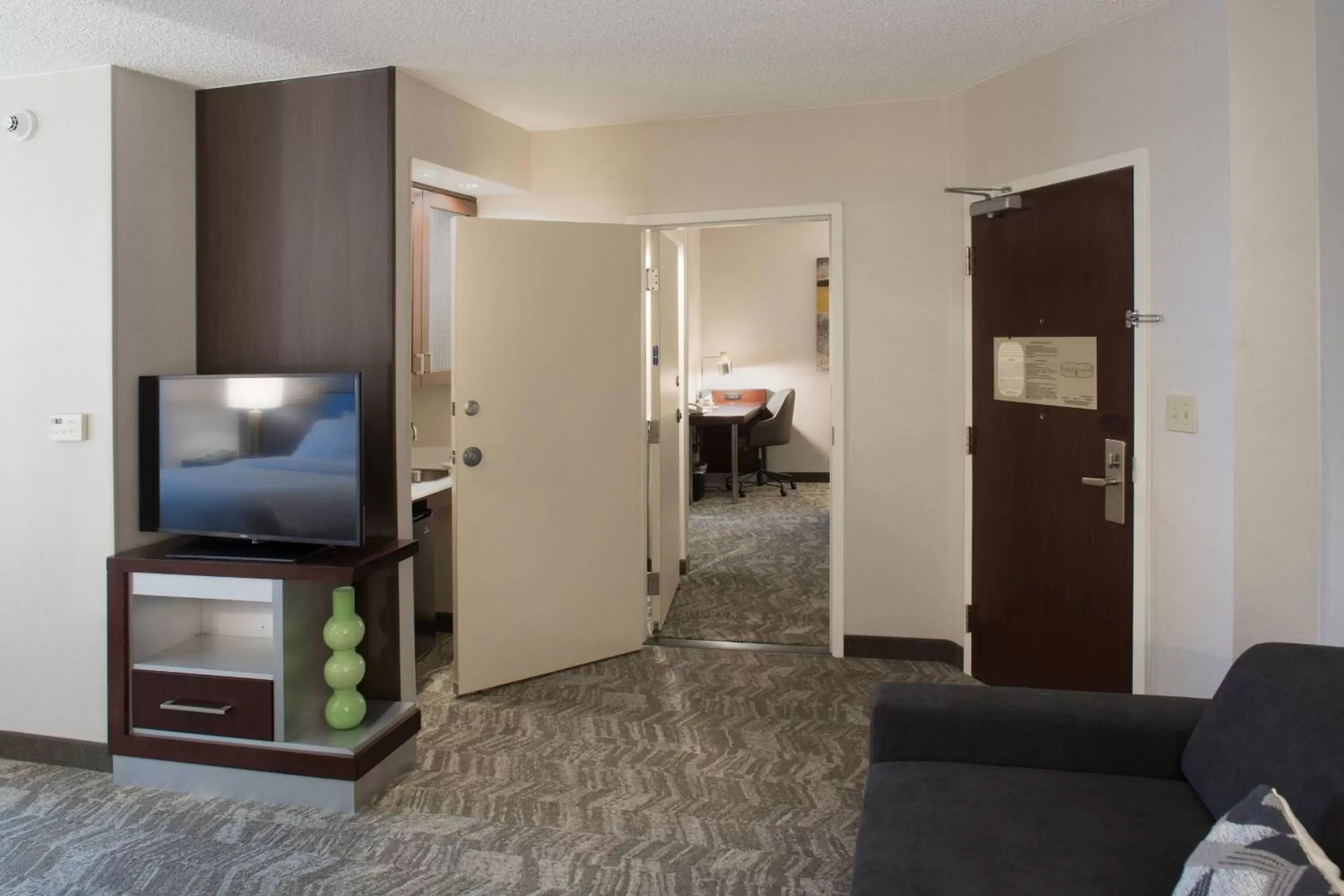 Bedroom, TV/Entertainment Center in SpringHill Suites by Marriott Billings