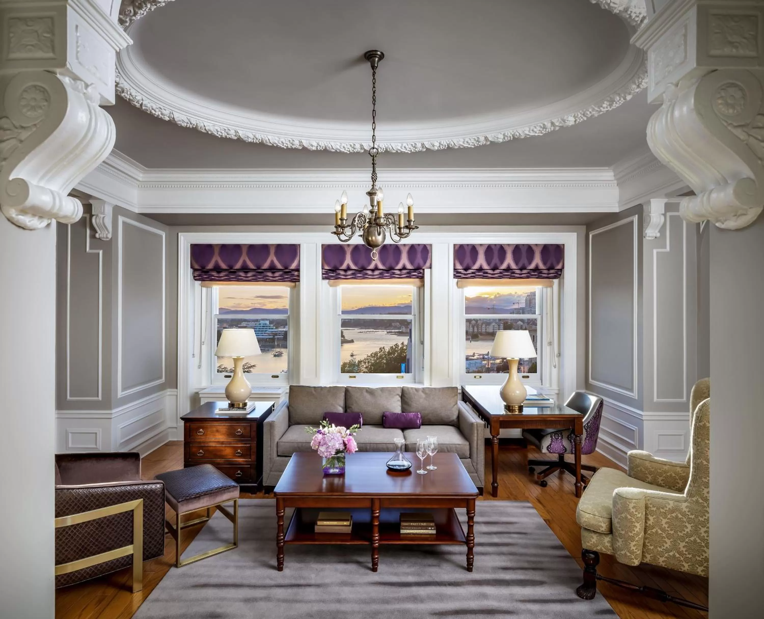 Living room in Fairmont Empress Hotel