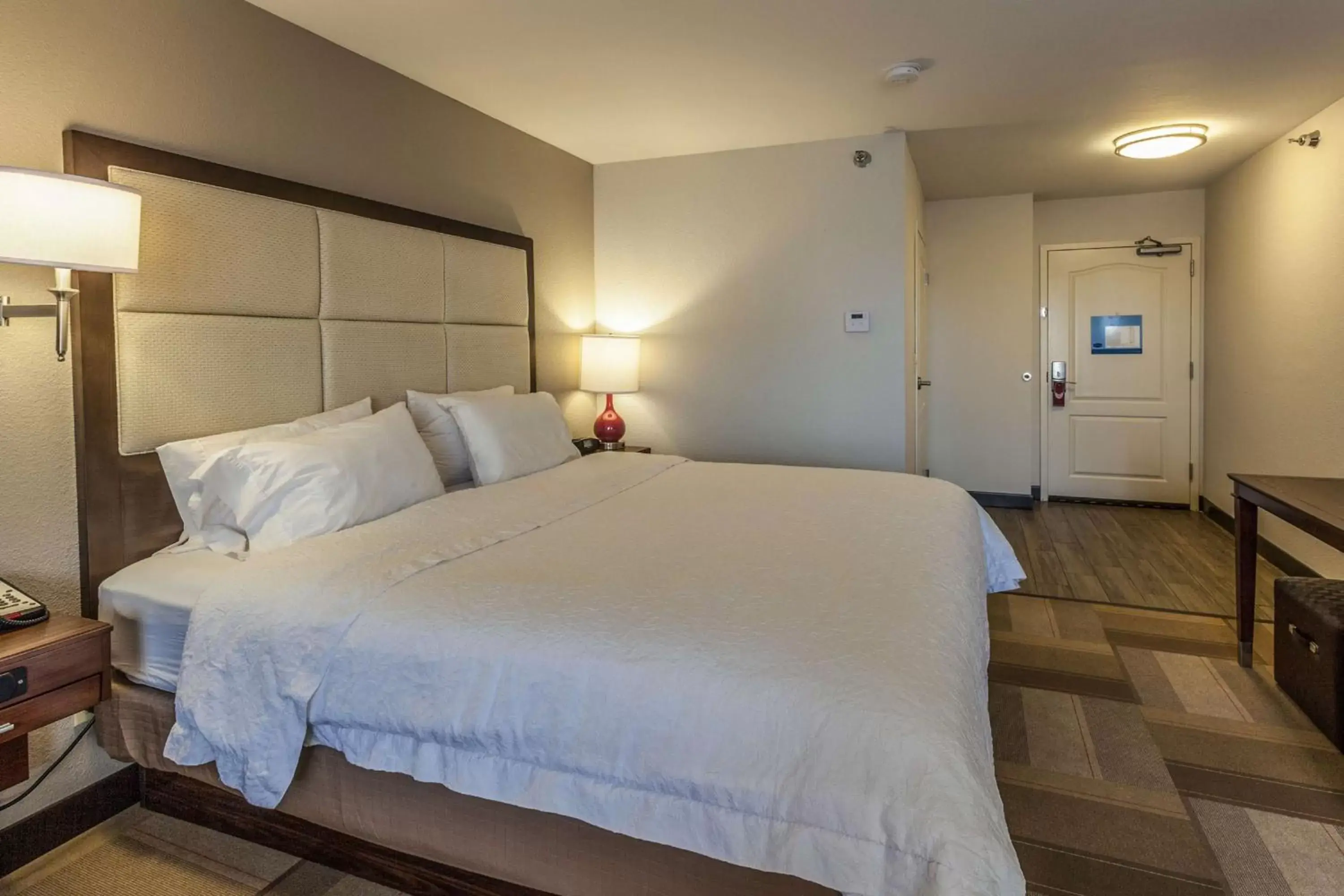 Bed in Hampton Inn Colorado Springs-Airport Bed in Hampton Inn Colorado Springs-Airport