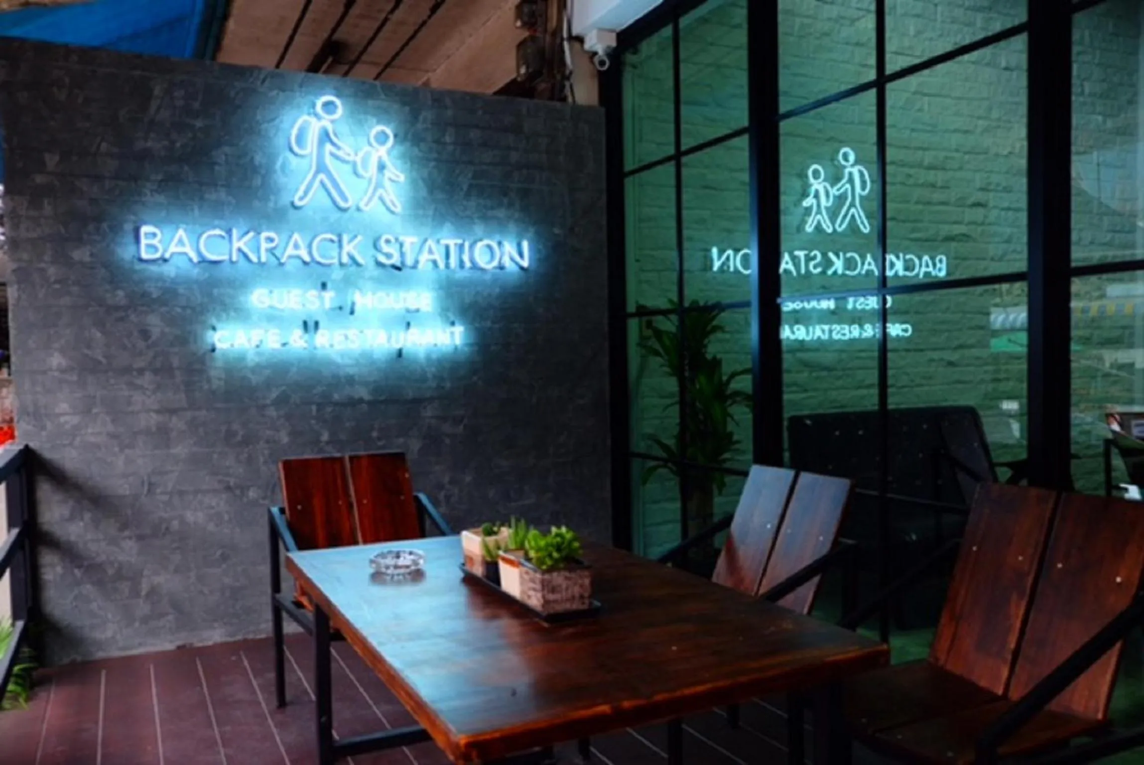 Facade/entrance in Backpack Station