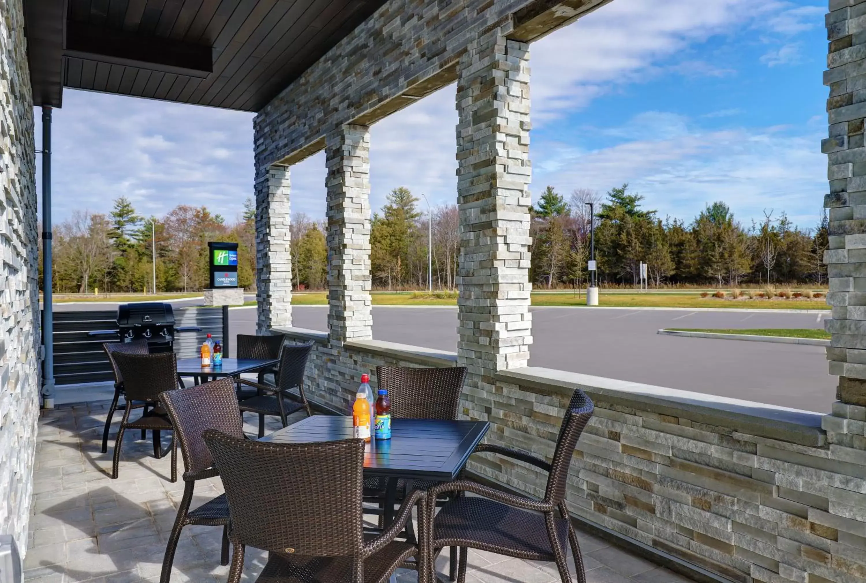 Restaurant/places to eat in Candlewood Suites - Kingston West, an IHG Hotel