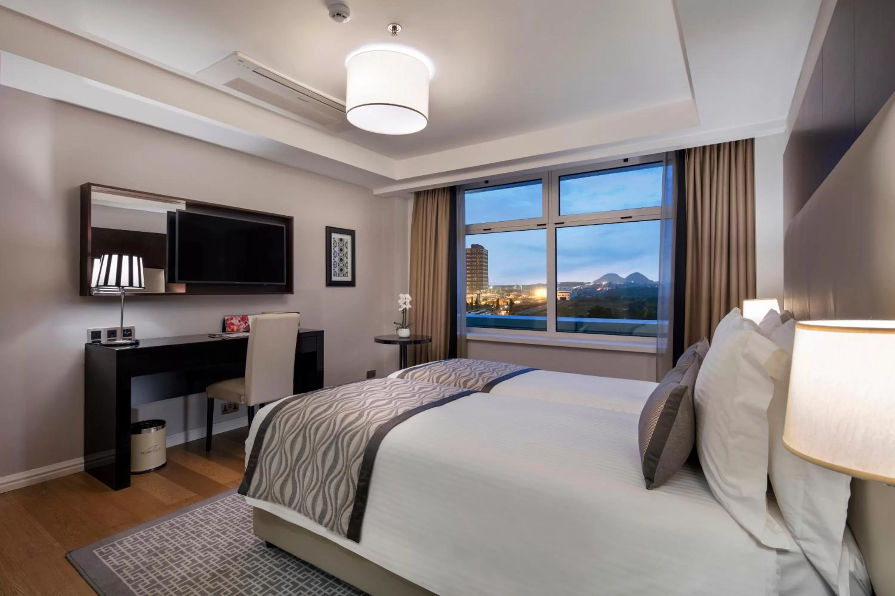 Bedroom, Bed in Fraser Suites Abuja