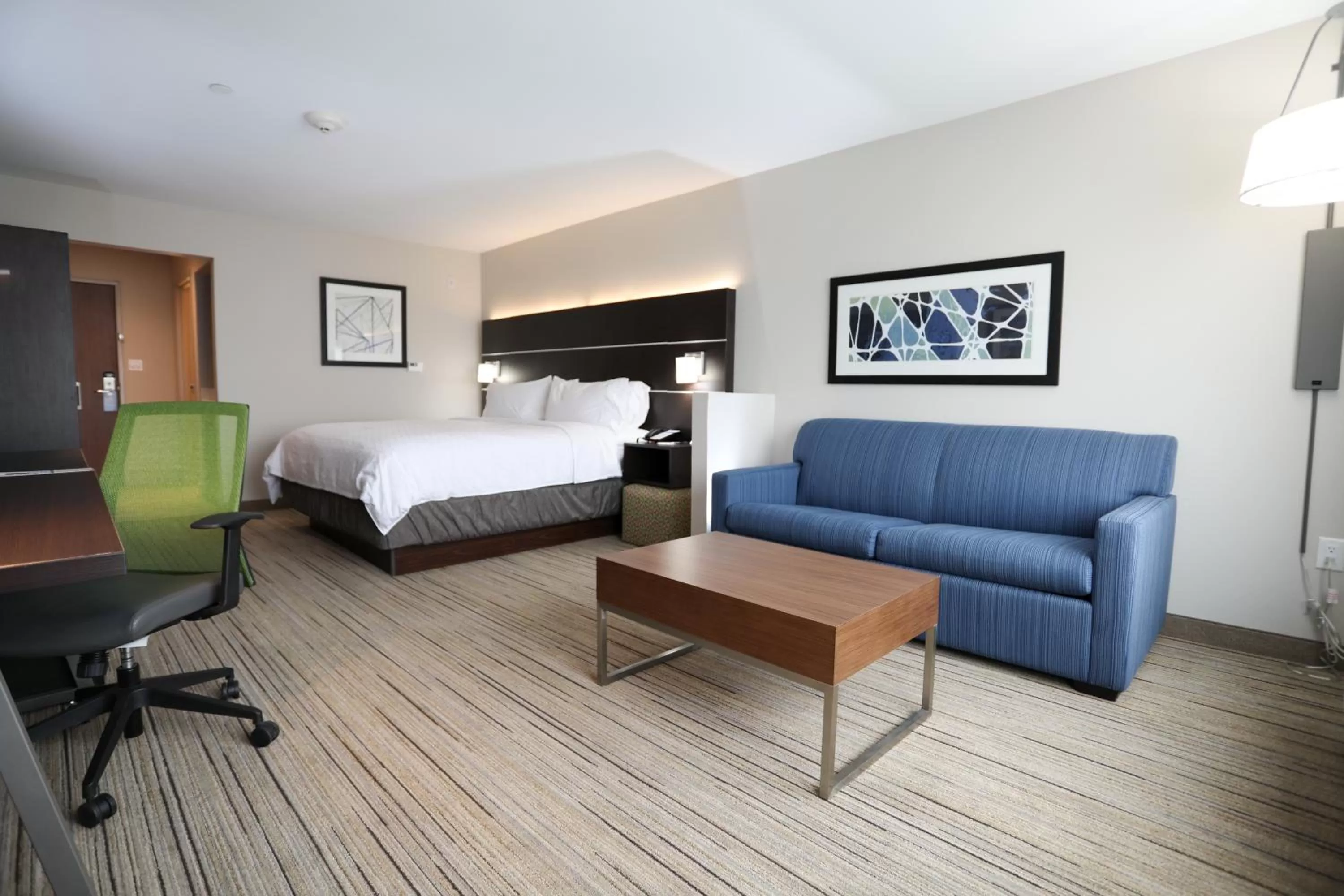 Bedroom, Bed in Holiday Inn Express & Suites - Forney by IHG
