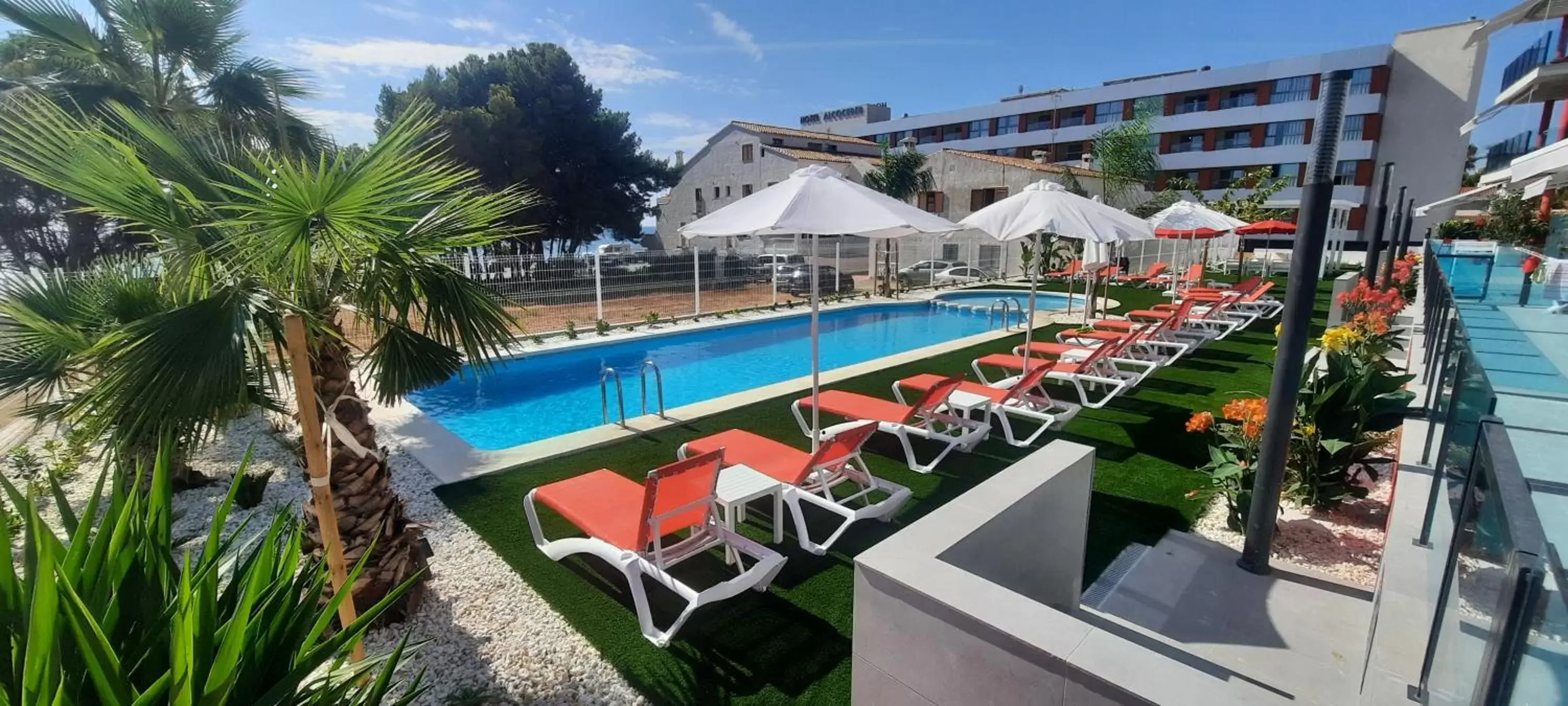 Garden, Pool View in AZAHAR BEACH Apartments & Spa