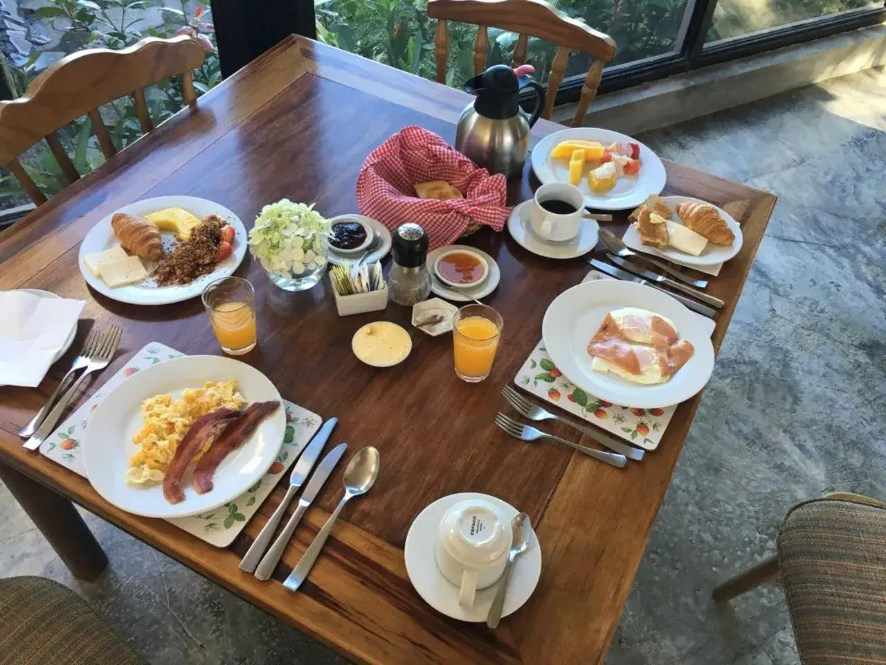 Breakfast in Poas Volcano Lodge