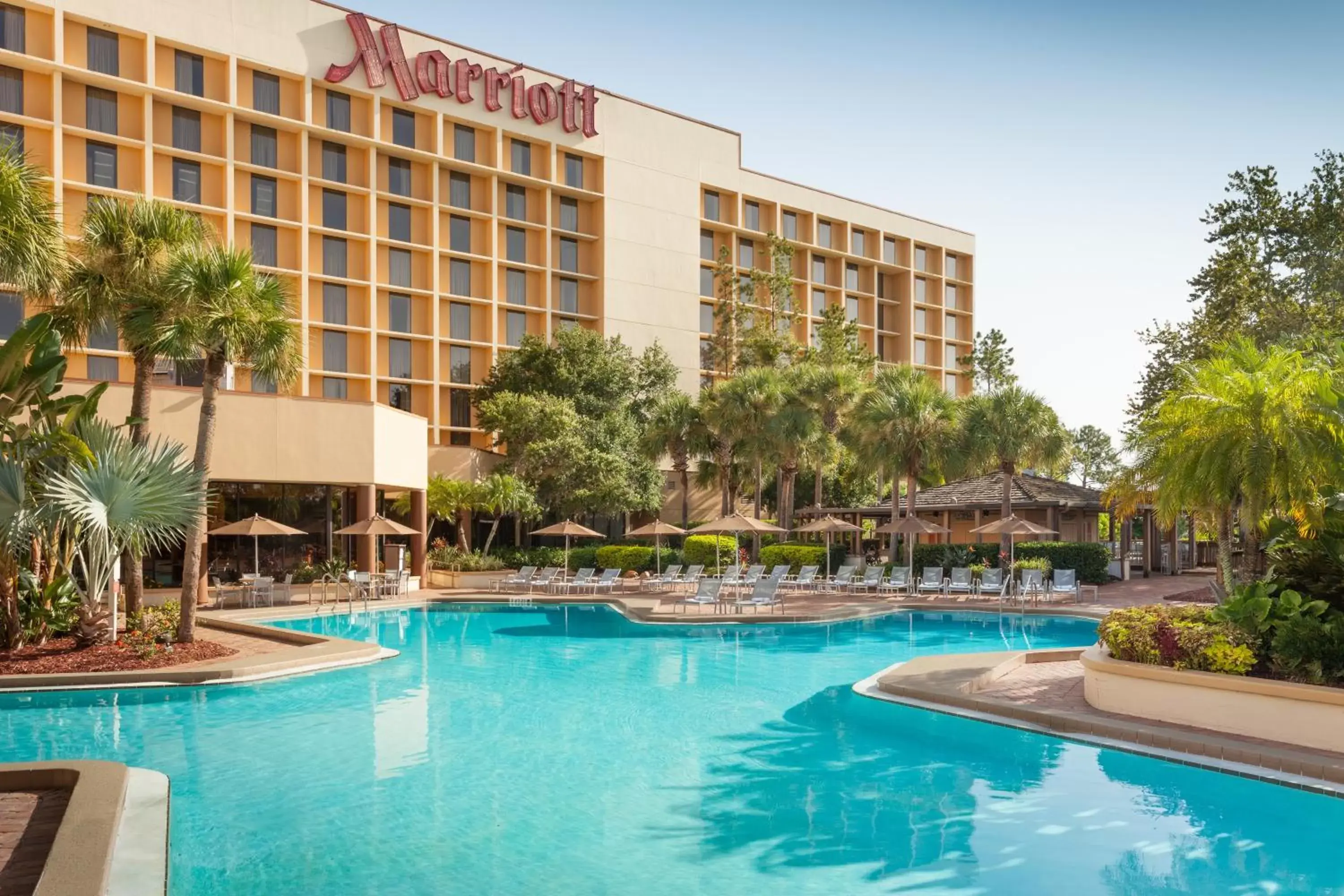 Swimming pool, Property Building in Marriott Orlando Airport Lakeside