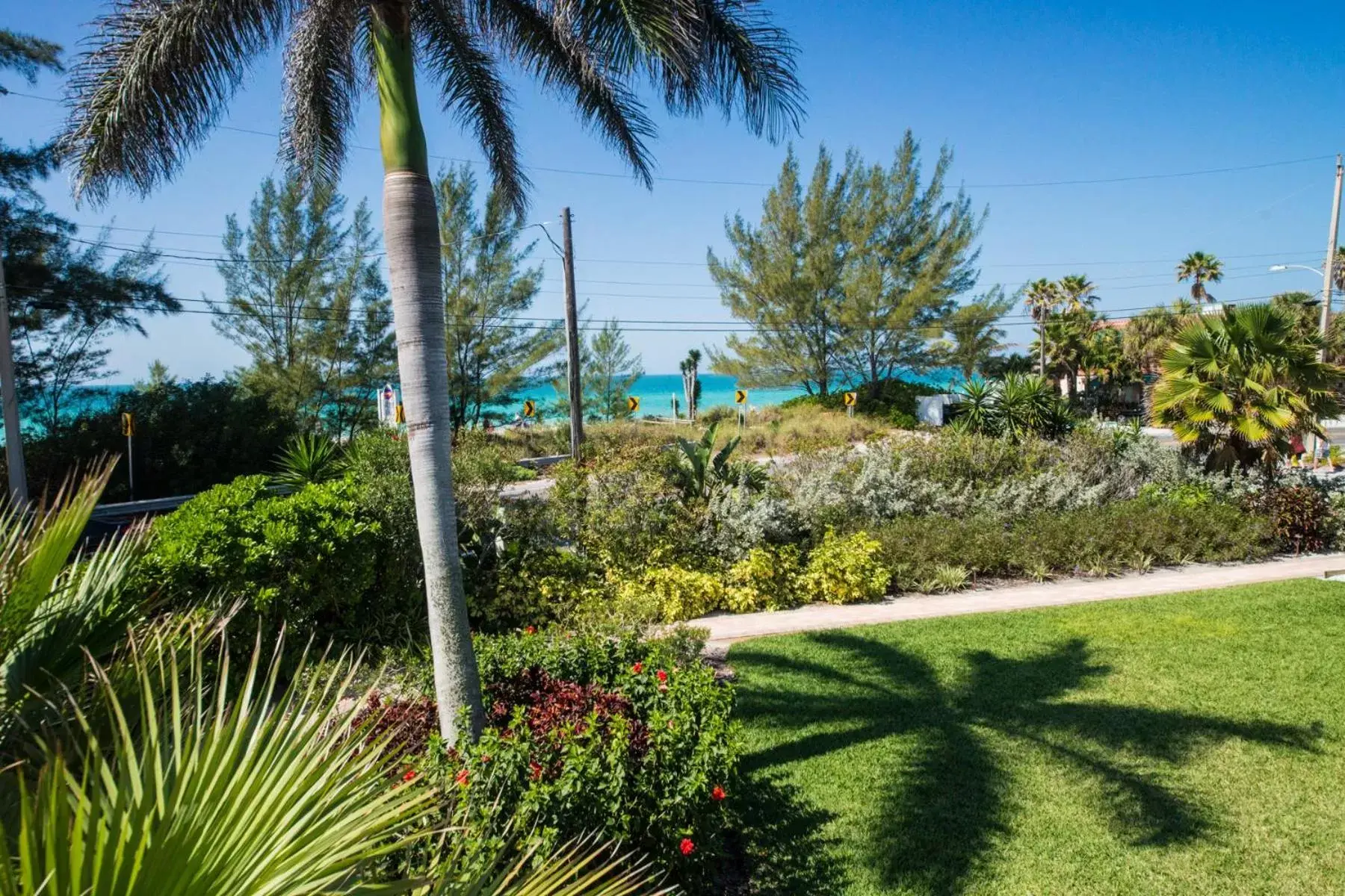 Property building, Garden in Tropic Isle At Anna Maria Island Inn