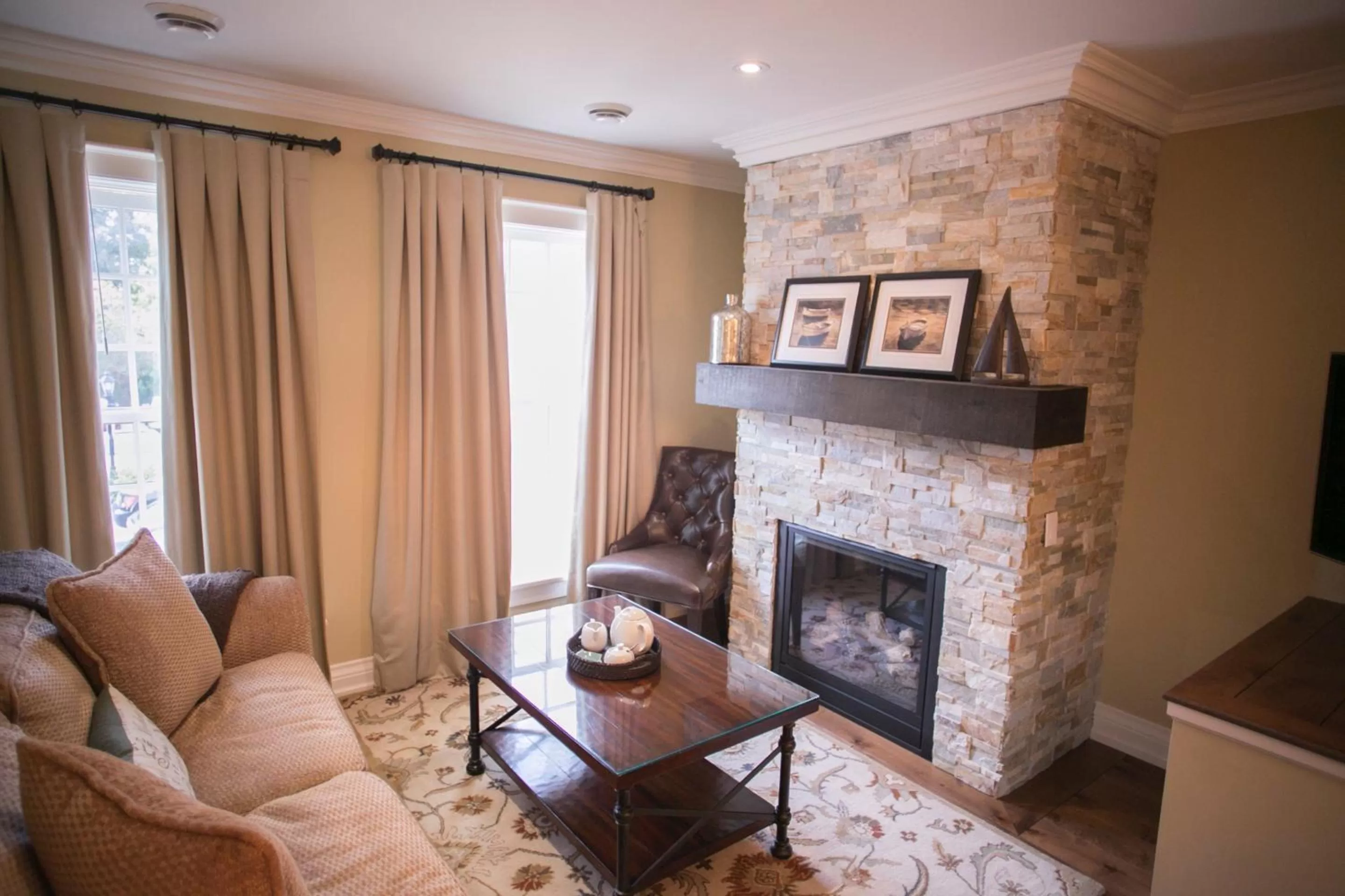 Living room in 124 on Queen Hotel & Spa