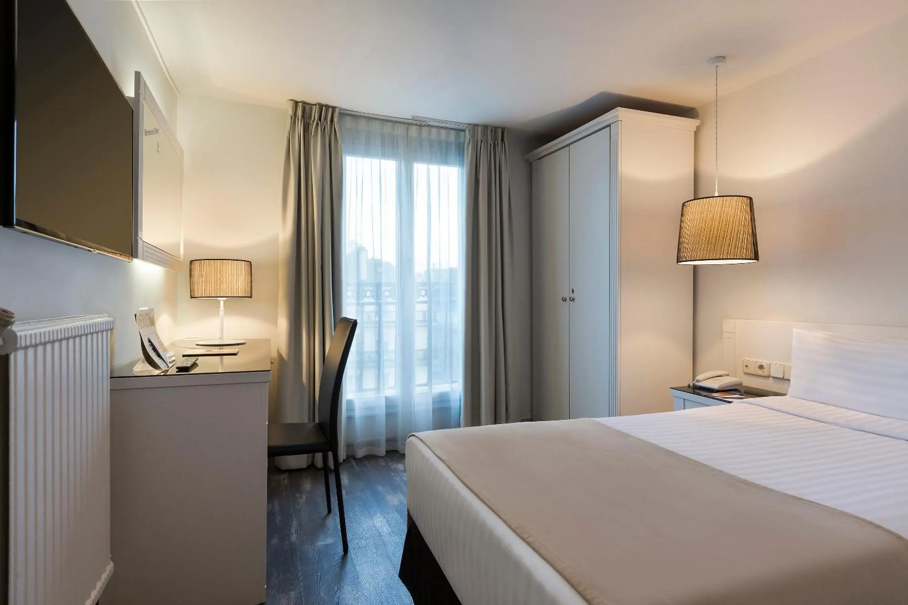 Bed in Hotel Paris Opera managed by Melia