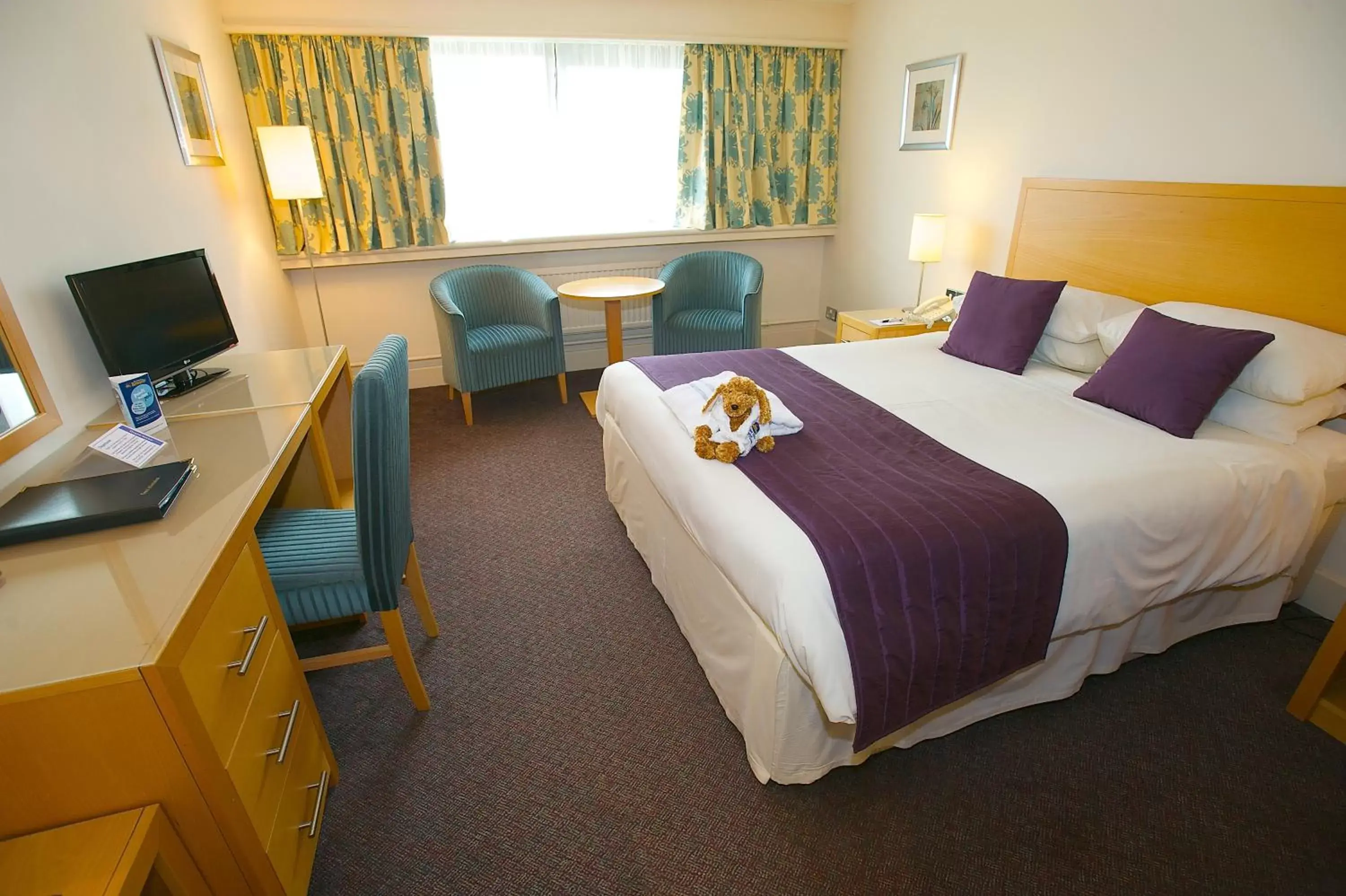 Photo of the whole room, Bed in Best Western Frodsham Forest Hills Hotel