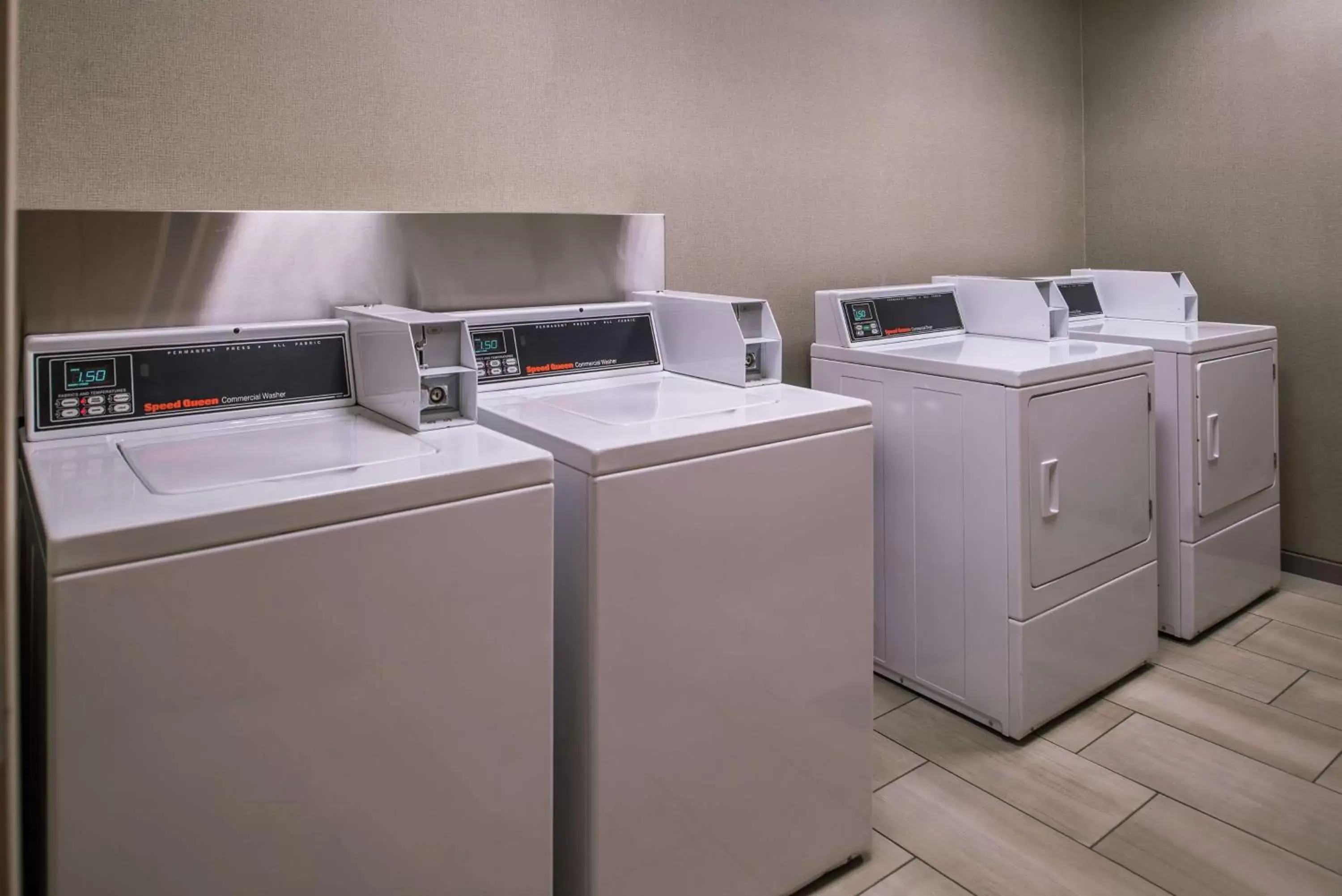 Lobby or reception, Kitchen/Kitchenette in Hilton Garden Inn Salt Lake City Downtown