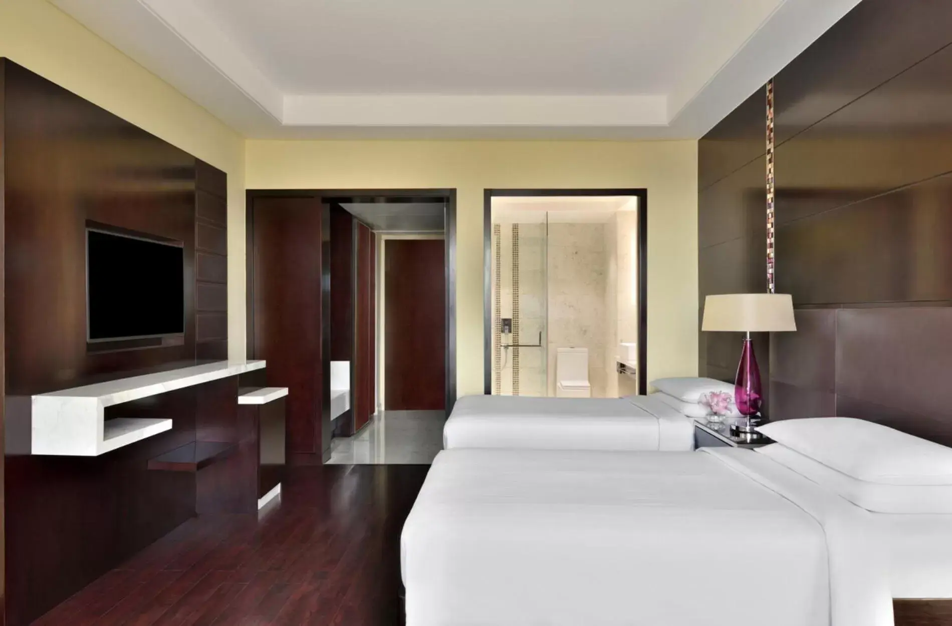 Bedroom, Bed in Jaipur Marriott Hotel