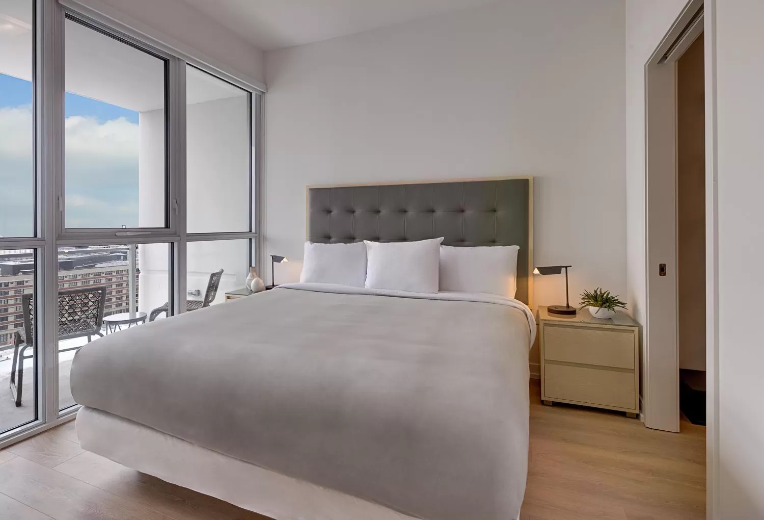 Bed in Level Chicago - River North