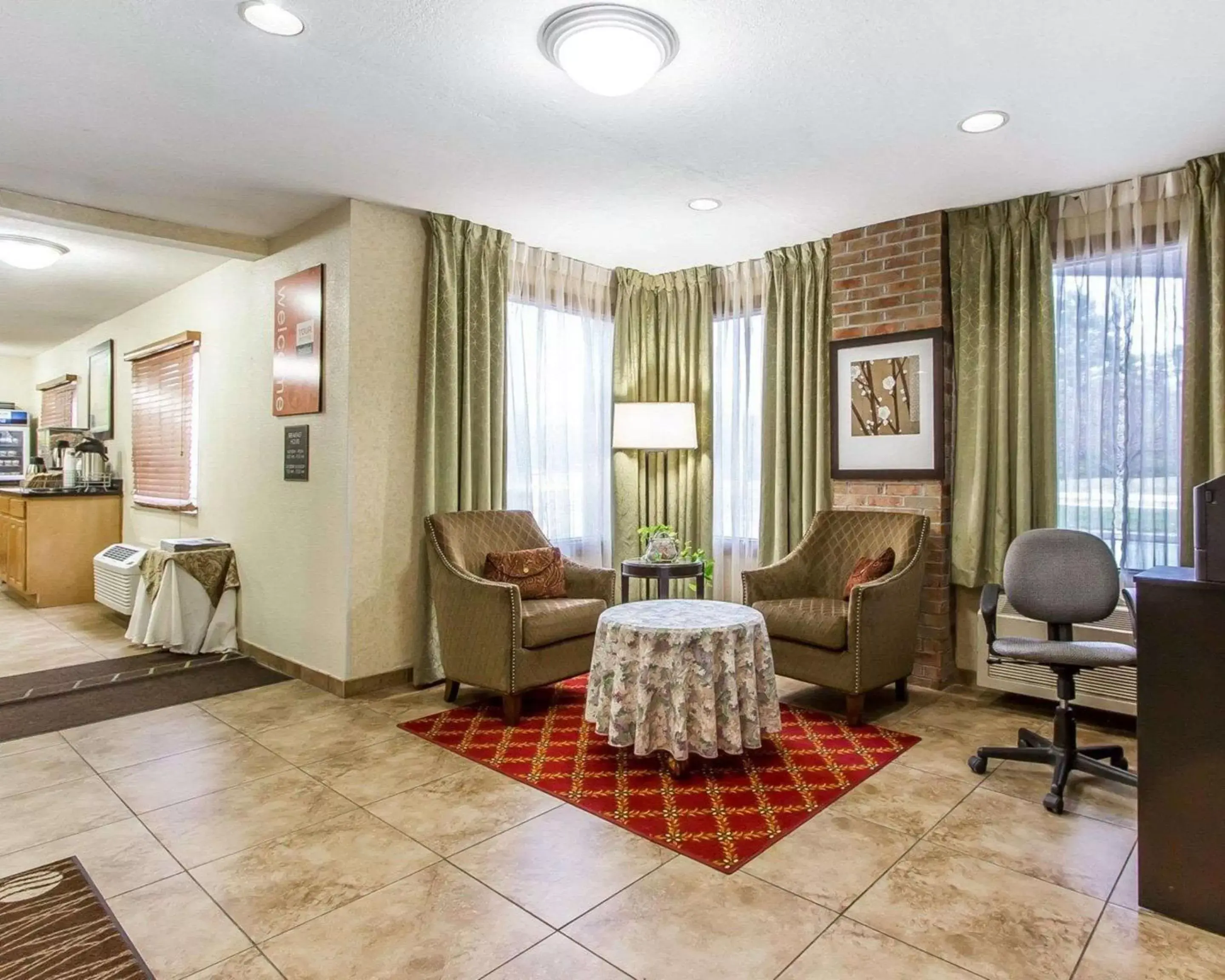 Lobby or reception, Seating Area in Quality Inn Macomb near University Area