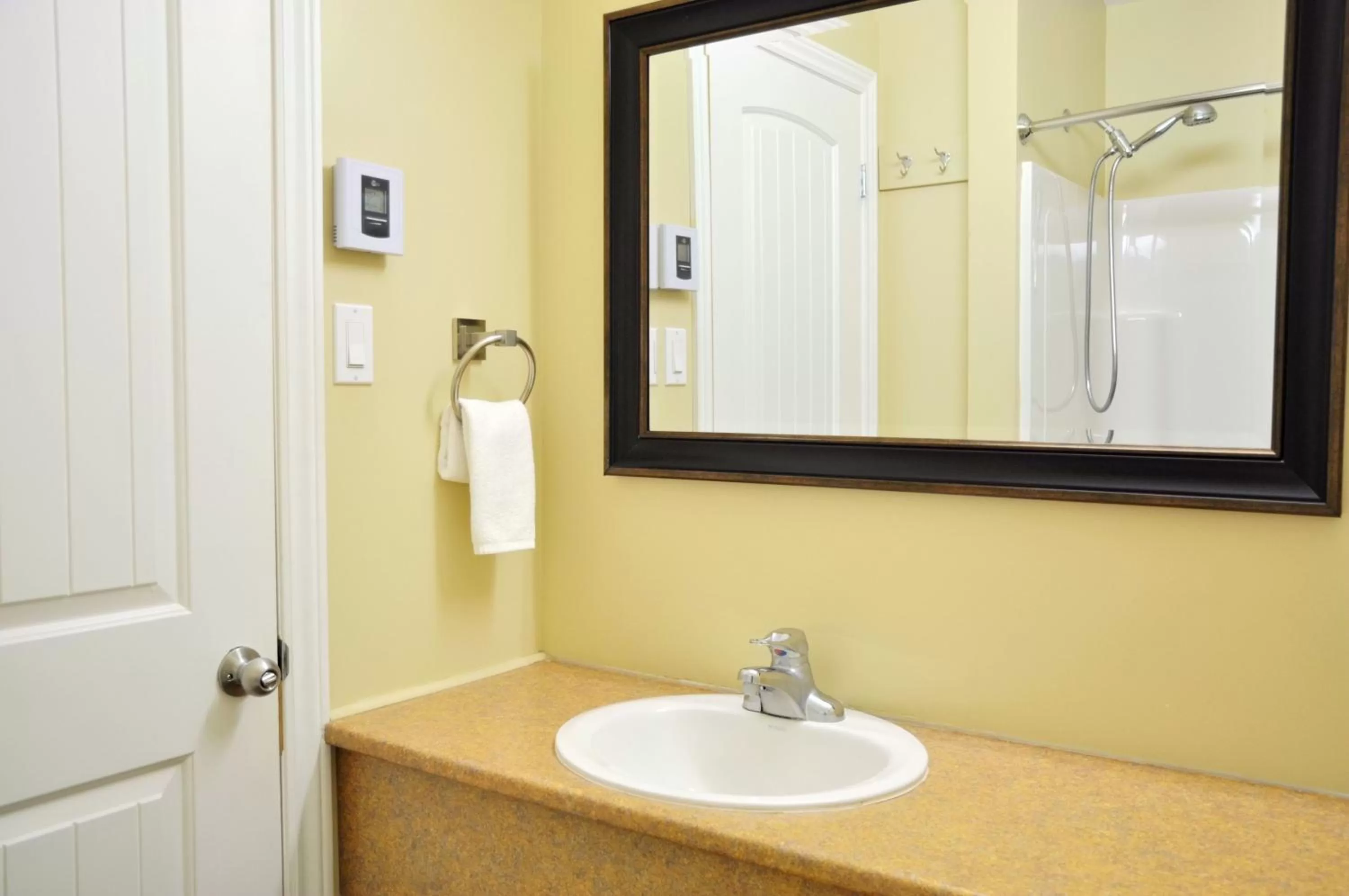Bathroom in Motel des Cèdres