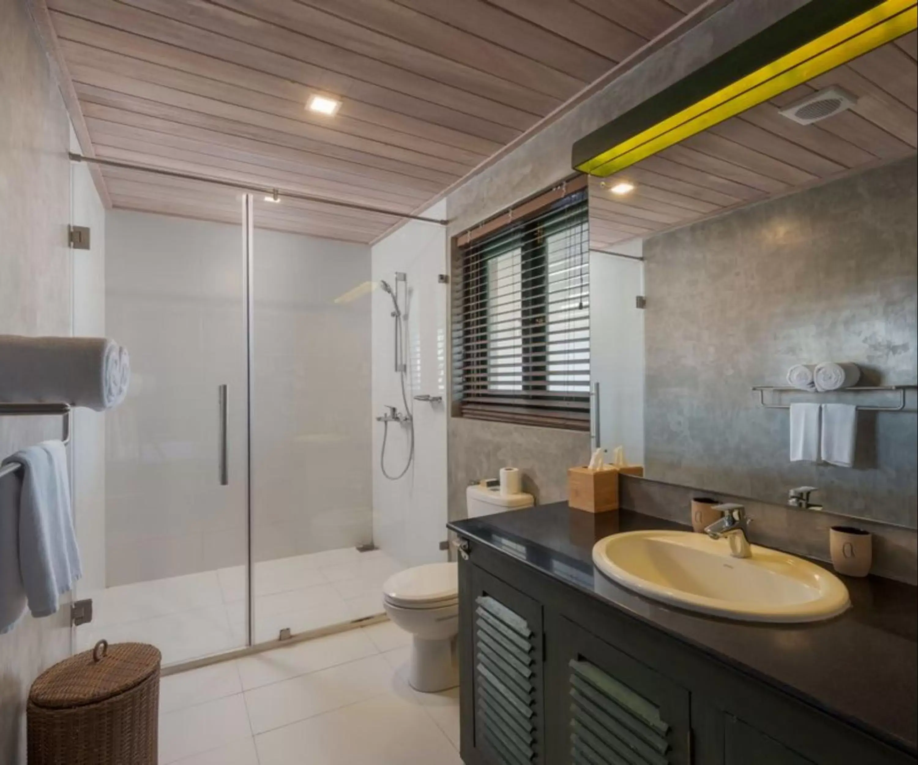 Bathroom in Regenta Arie Lagoon Negombo