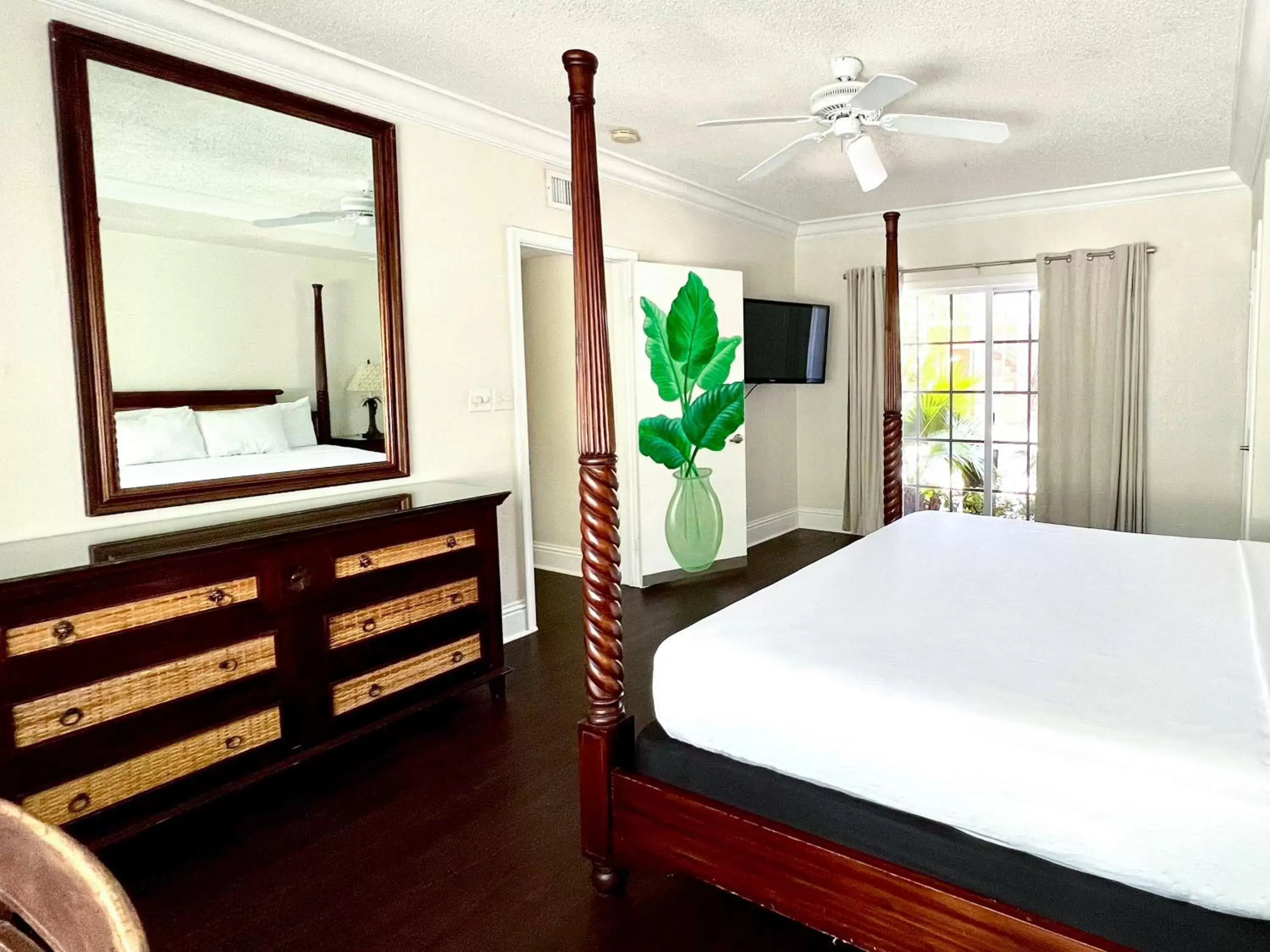 Bedroom, Bed in La Casa Hotel