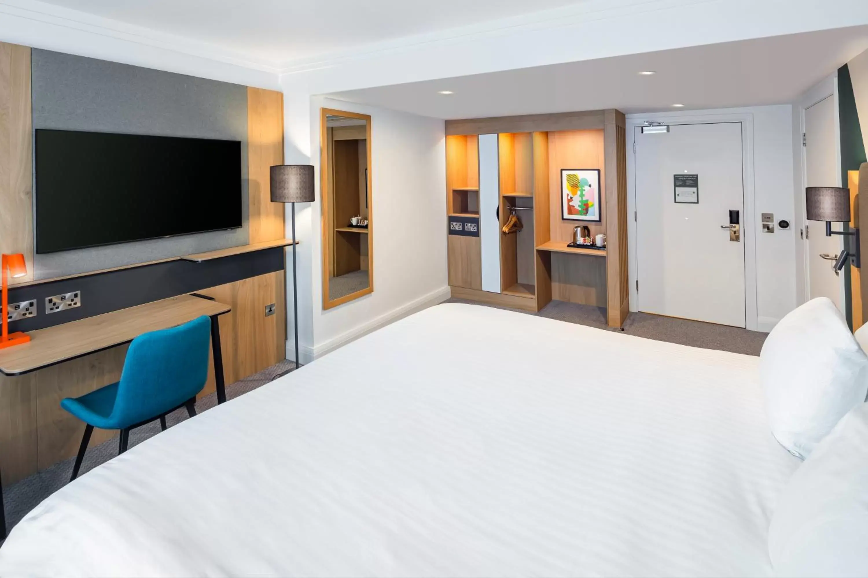 Standard King Room - Disability Access in Holiday Inn Southampton Eastleigh, an IHG Hotel