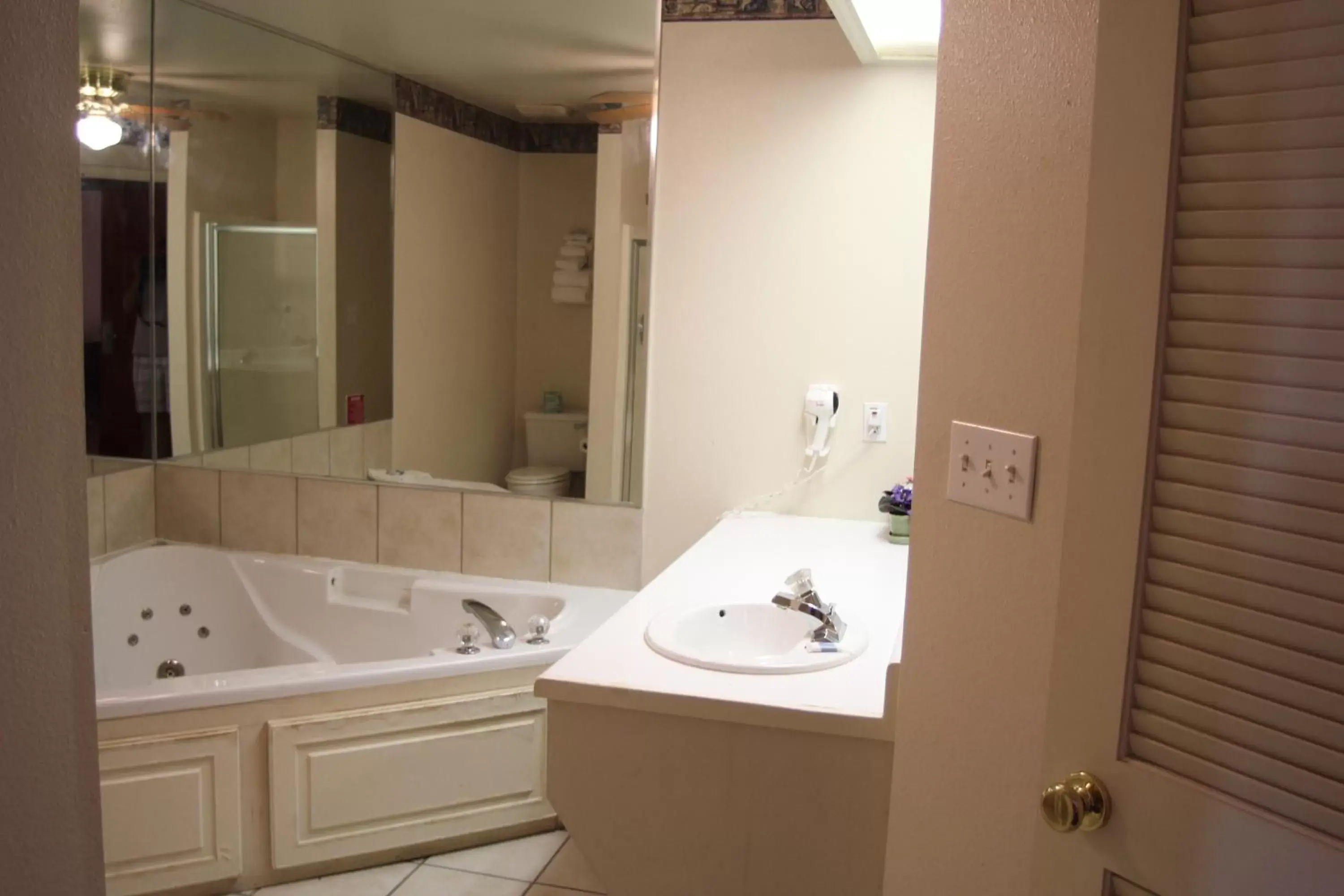 Bathroom in Lakeside Inn & Suites