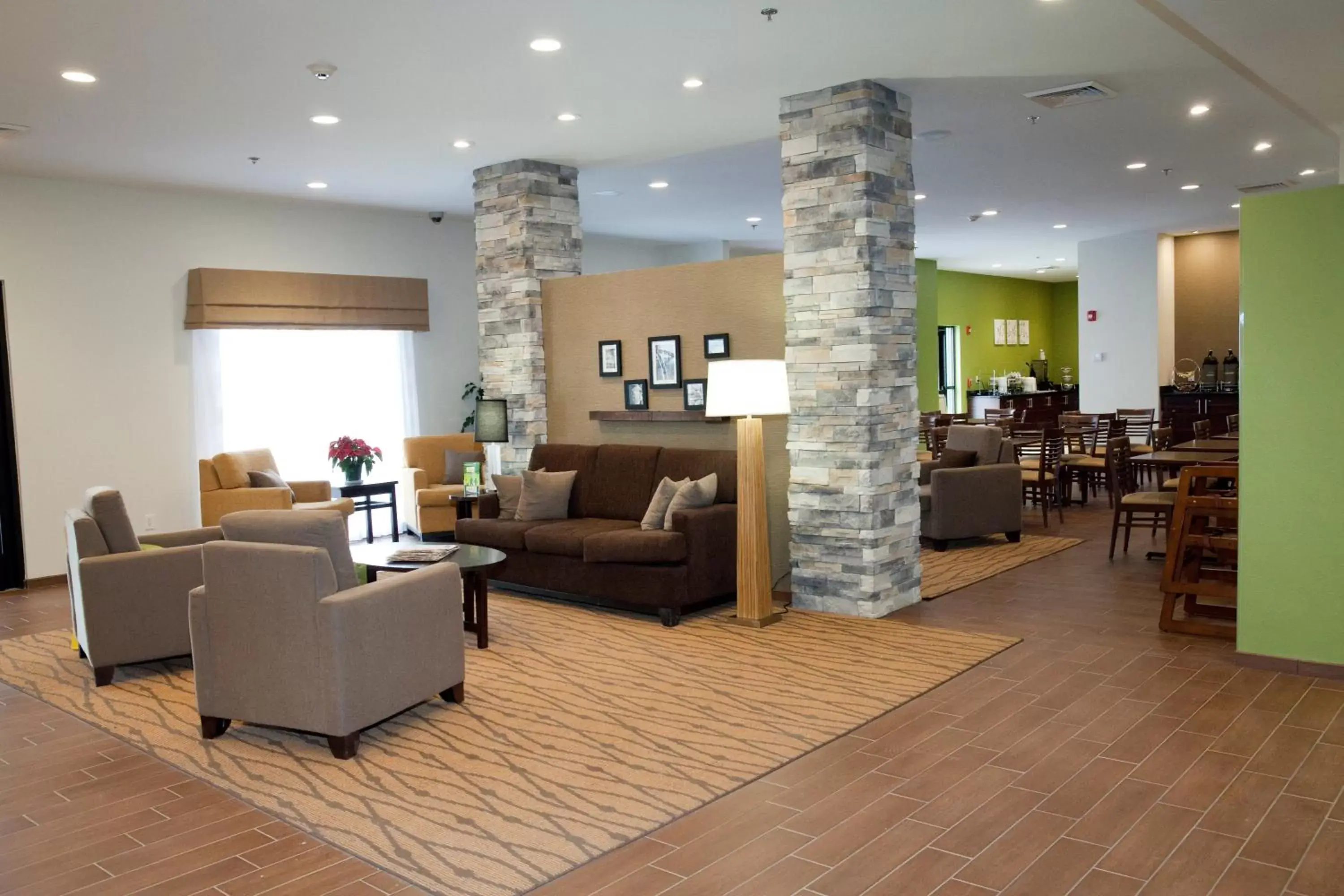 Lobby or reception, Lounge/Bar in Sleep Inn & Suites Belmont - St. Clairsville