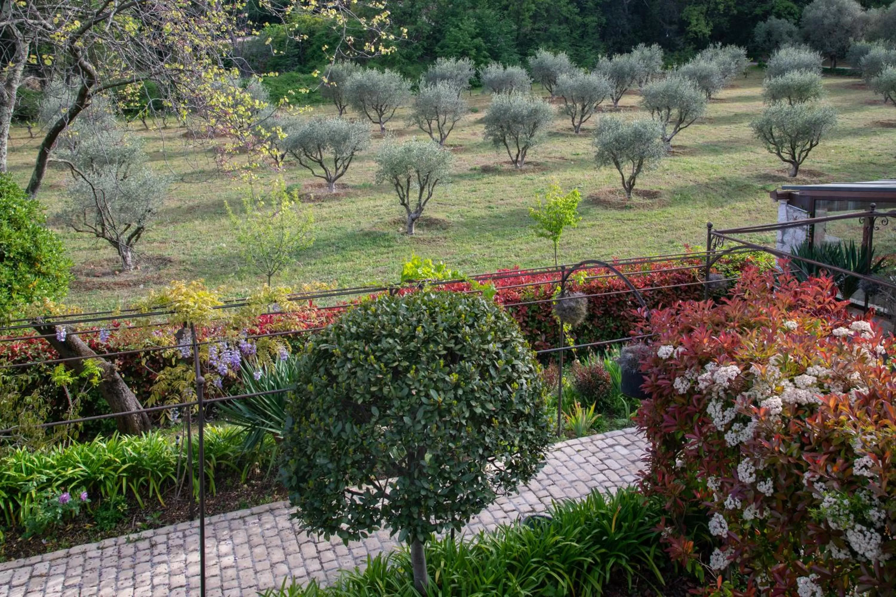 Garden view in Hotel Les Messugues