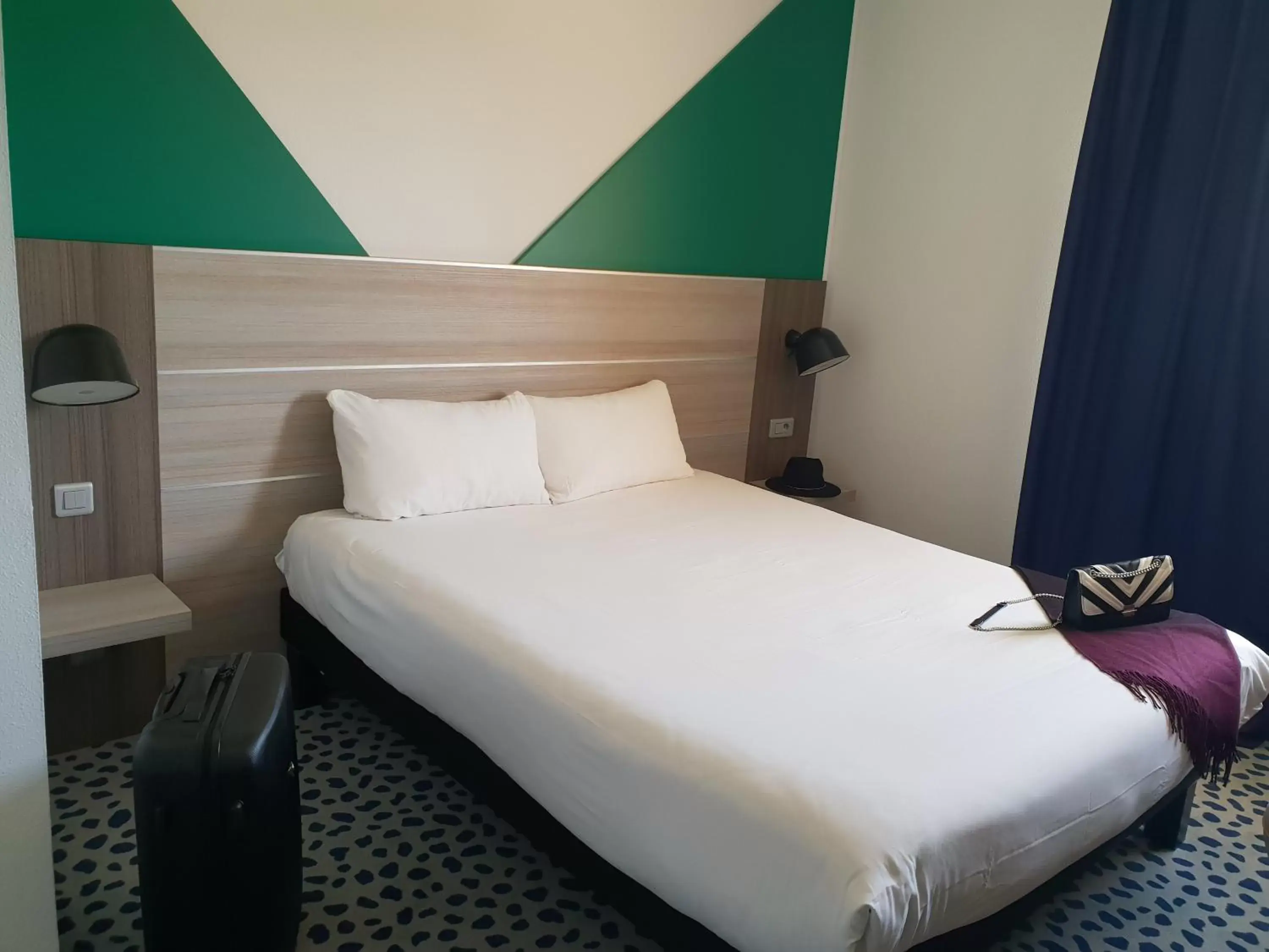 Photo of the whole room, Bed in ibis Styles Marseille Plan de Campagne