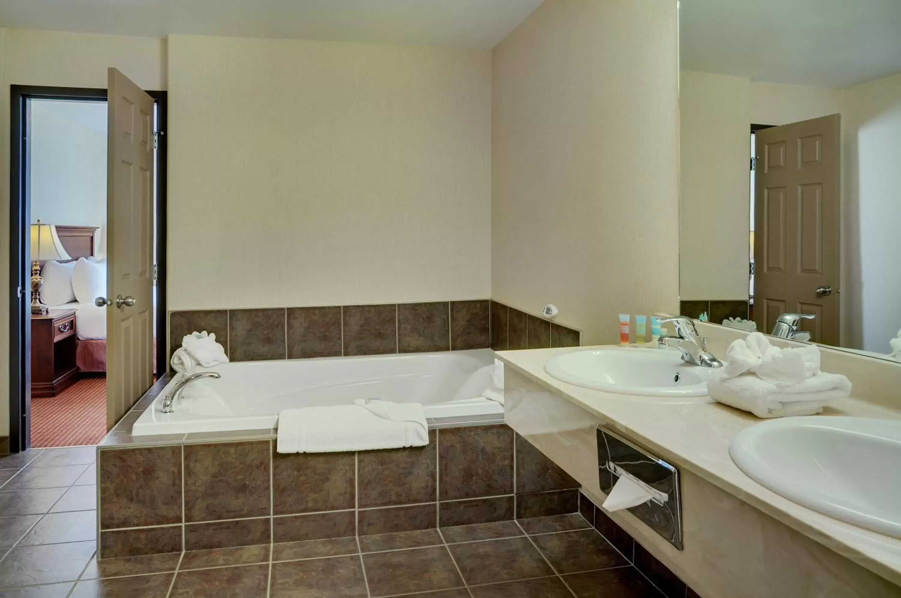 Hot Tub, Bathroom in Pomeroy Inn and Suites Dawson Creek