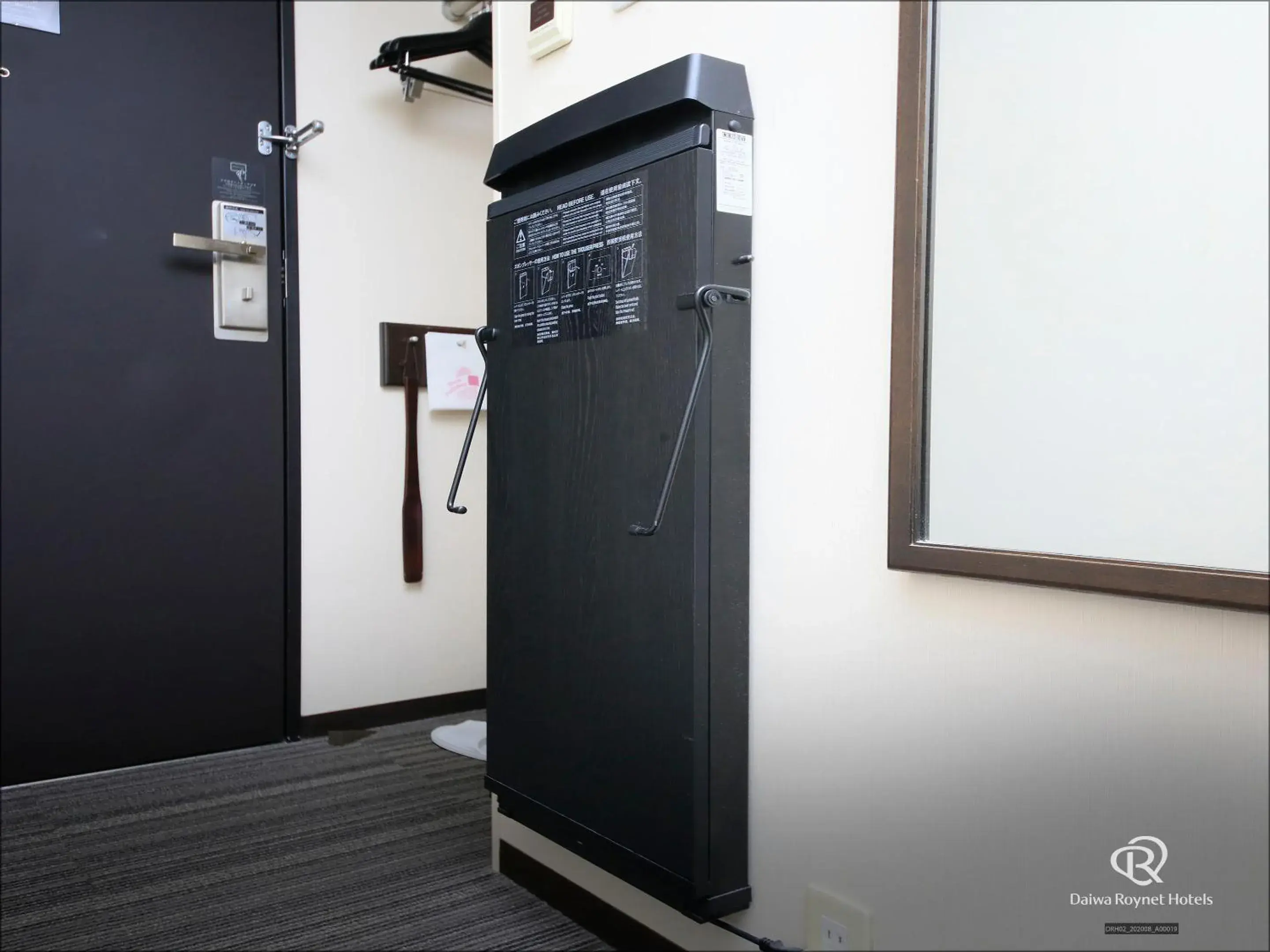 trouser press in Daiwa Roynet Hotel Kawasaki