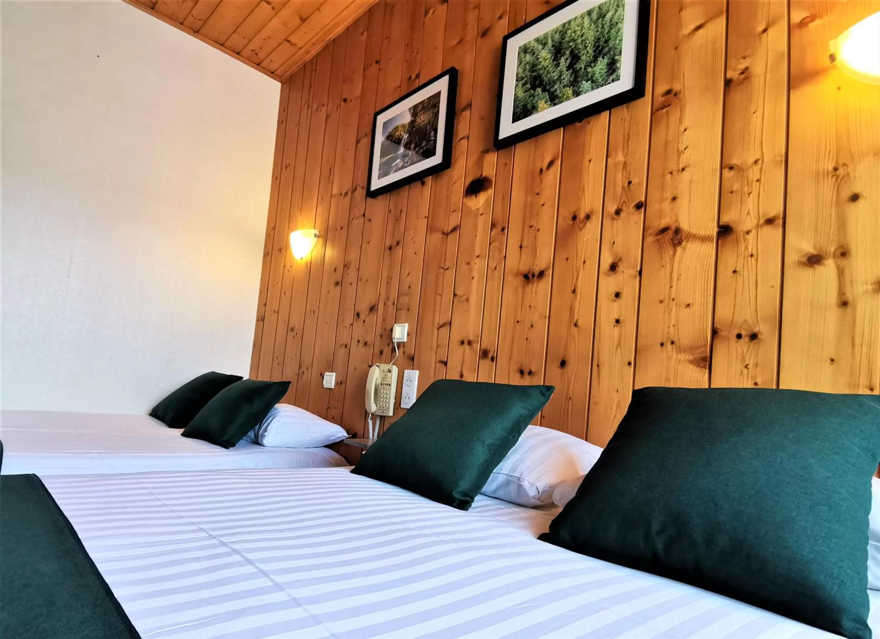 Bed in Hotel Les Montagnards