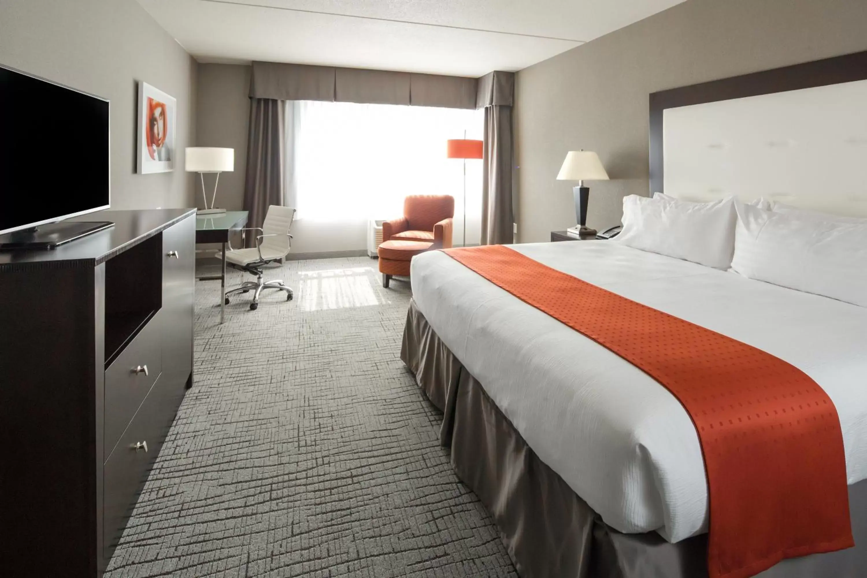 Photo of the whole room, Bed in Holiday Inn Hotel & Suites Davenport, an IHG Hotel