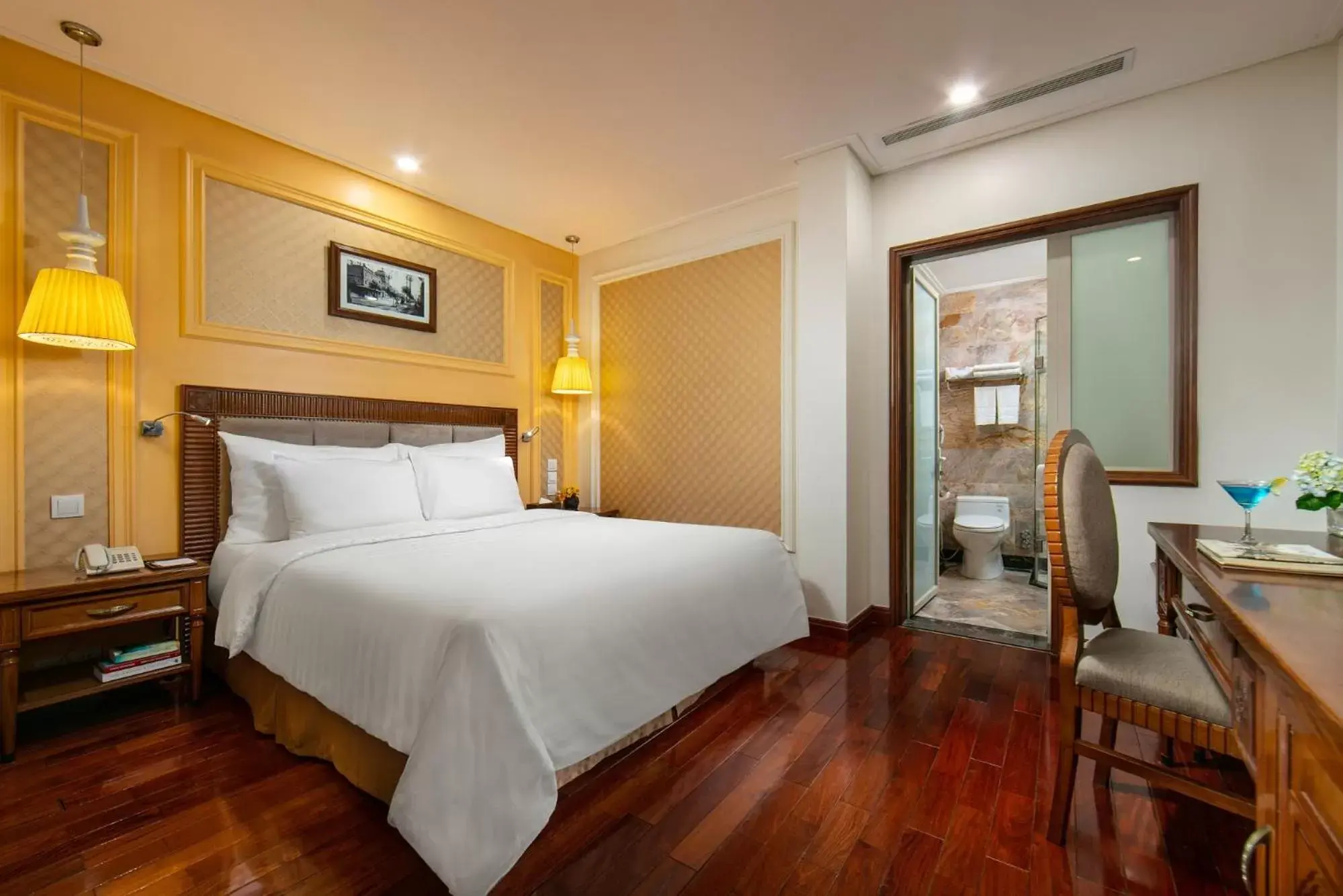 Photo of the whole room, Bed in Hanoi Pearl Hotel