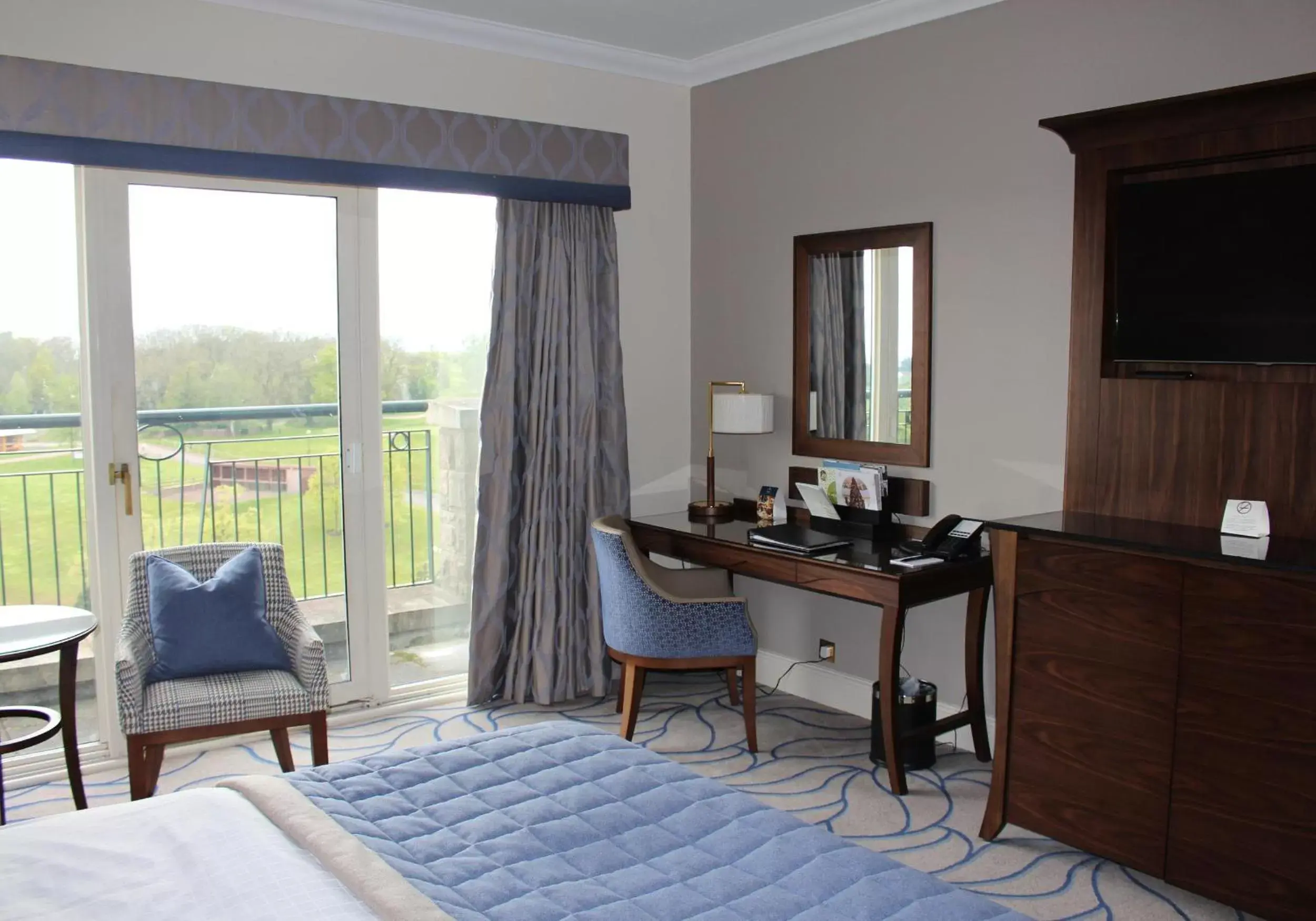 Bed, TV/Entertainment Center in The Celtic Manor Resort