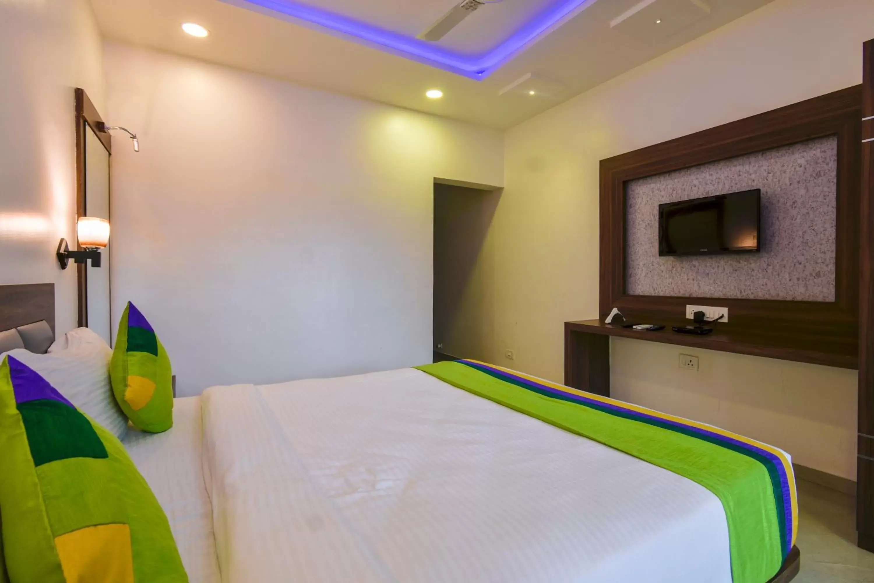 Bedroom, Bed in Treebo Prince Palace Bedroom, Bed in Treebo Prince Palace