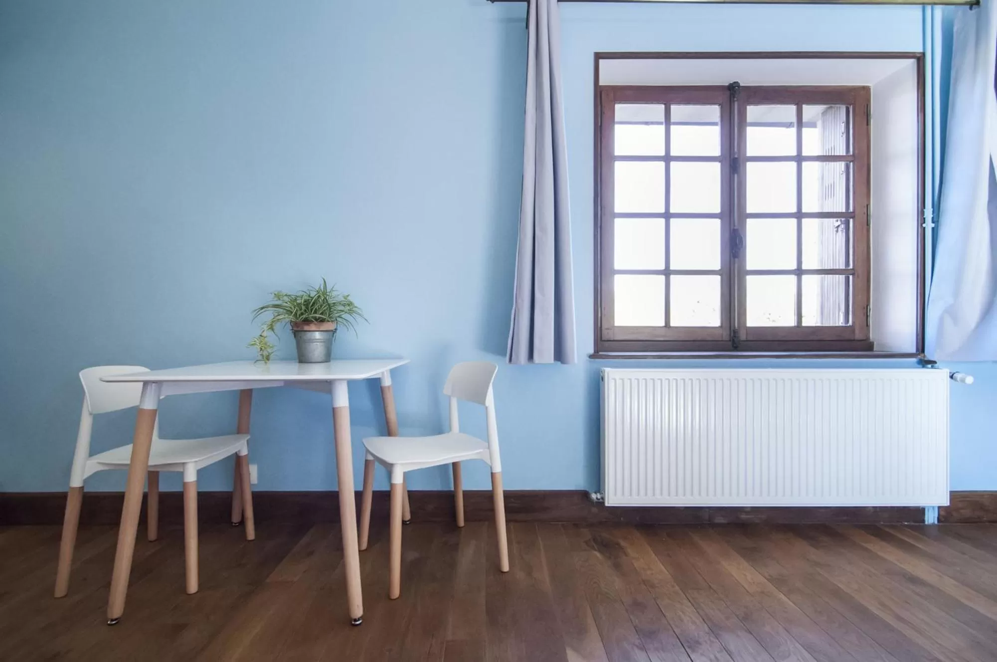Seating area in Jardin des Sens, la Rente d'Eguilly