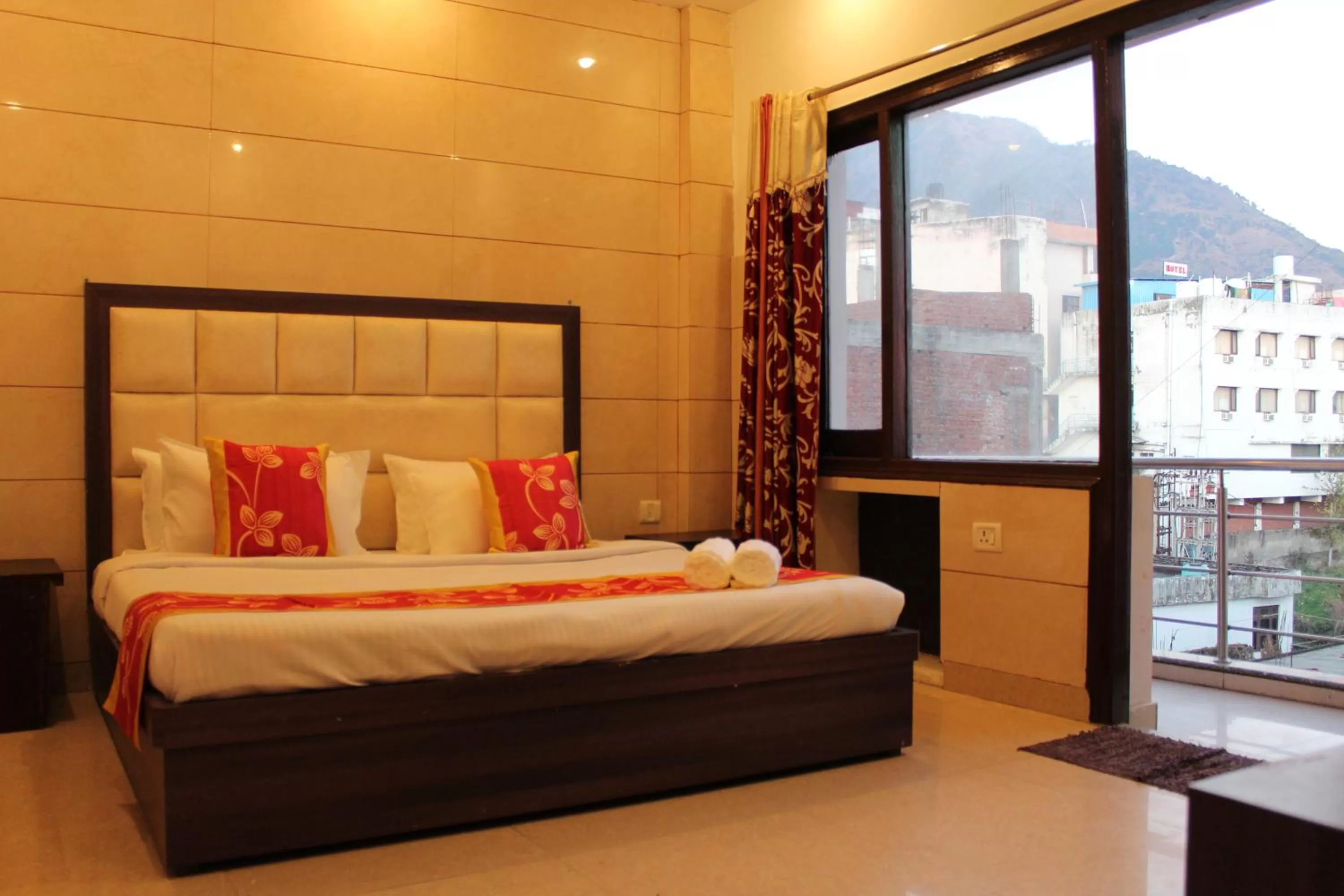 Photo of the whole room, Bed in Trimrooms JMC Katra