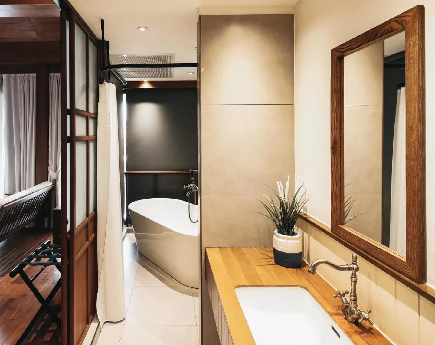 Bathroom, Bed in Chann Bangkok Noi