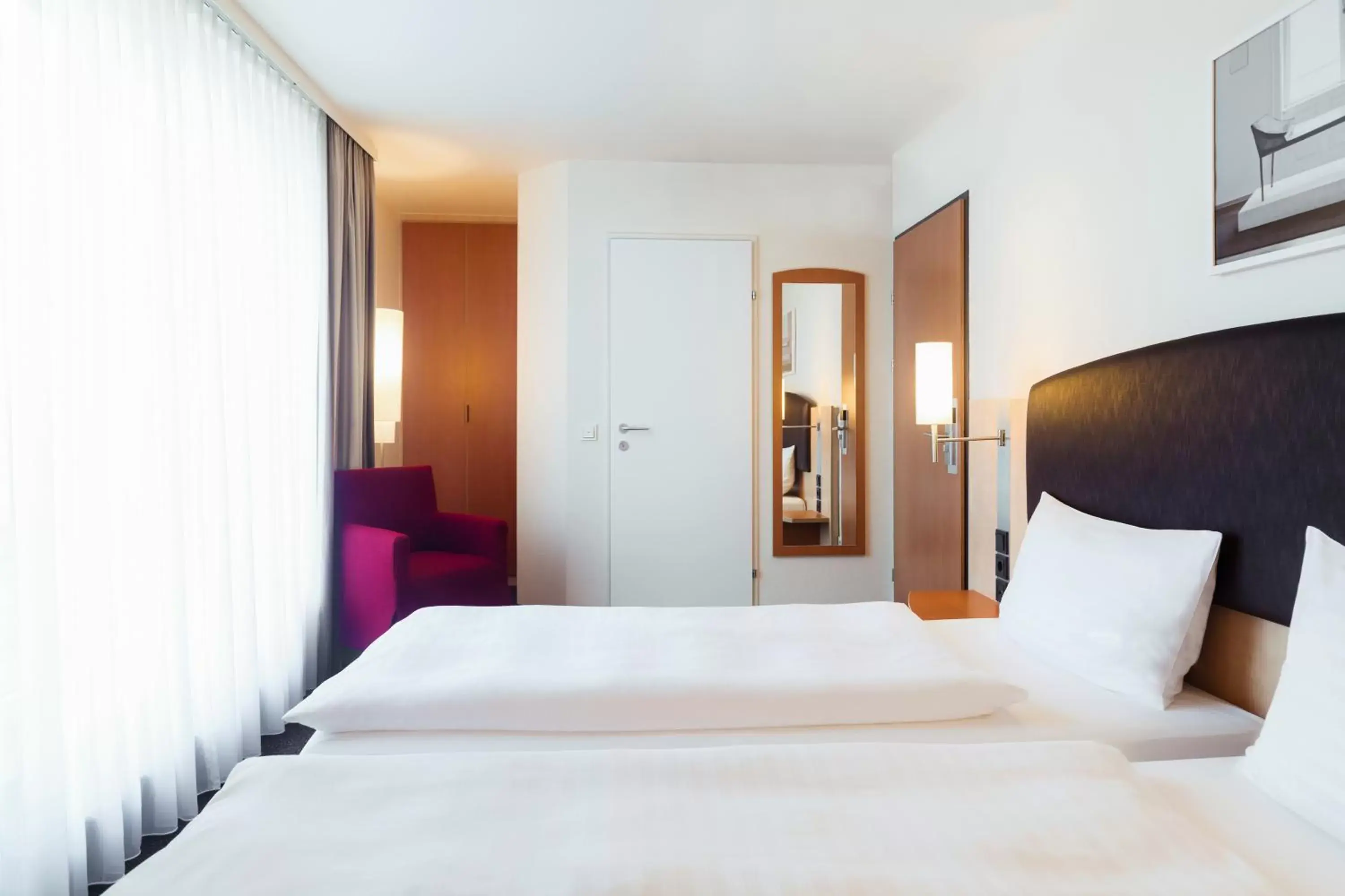 Bedroom, Bed in IntercityHotel Wien