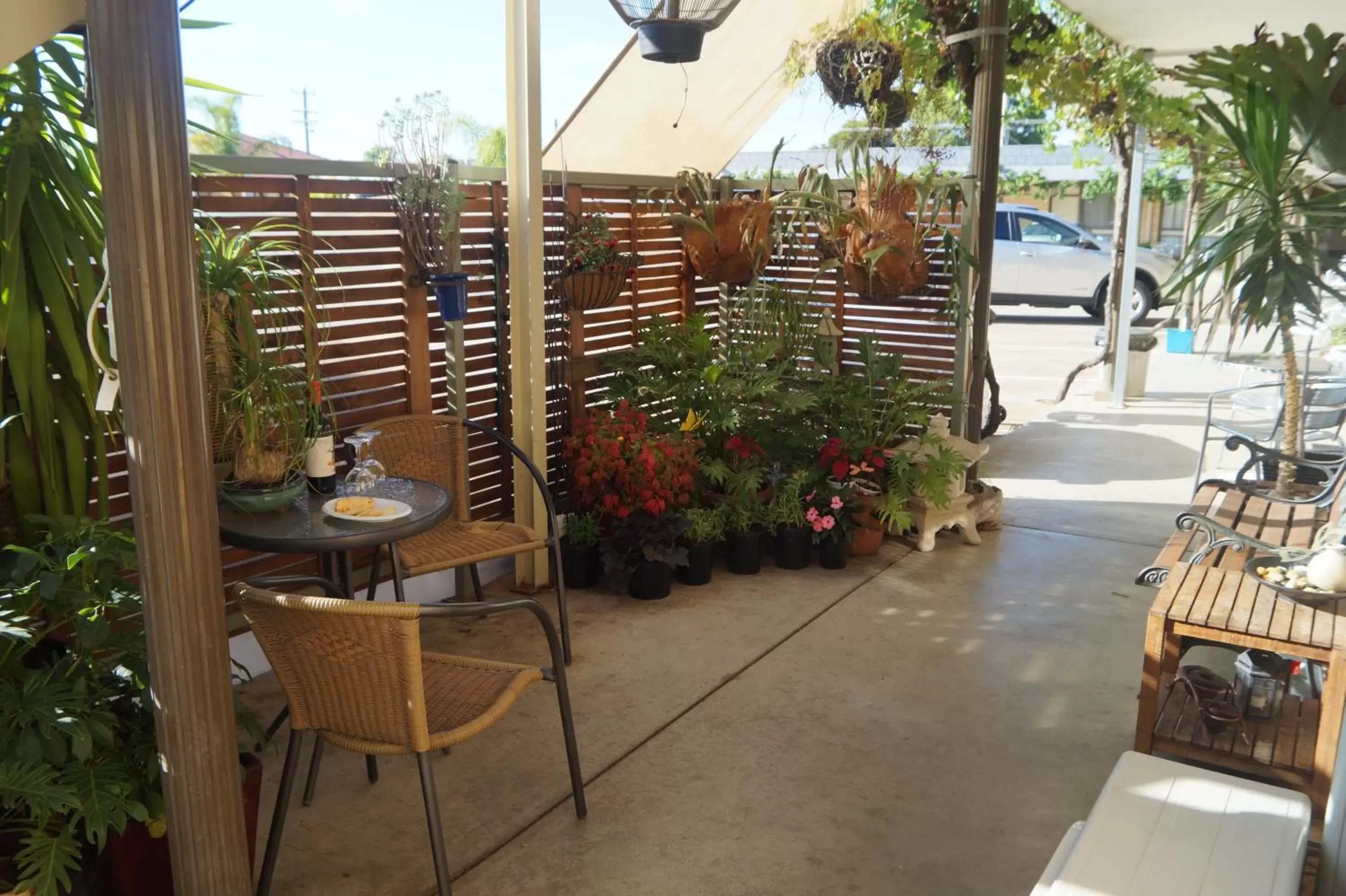 Patio in Belltower Motor Inn